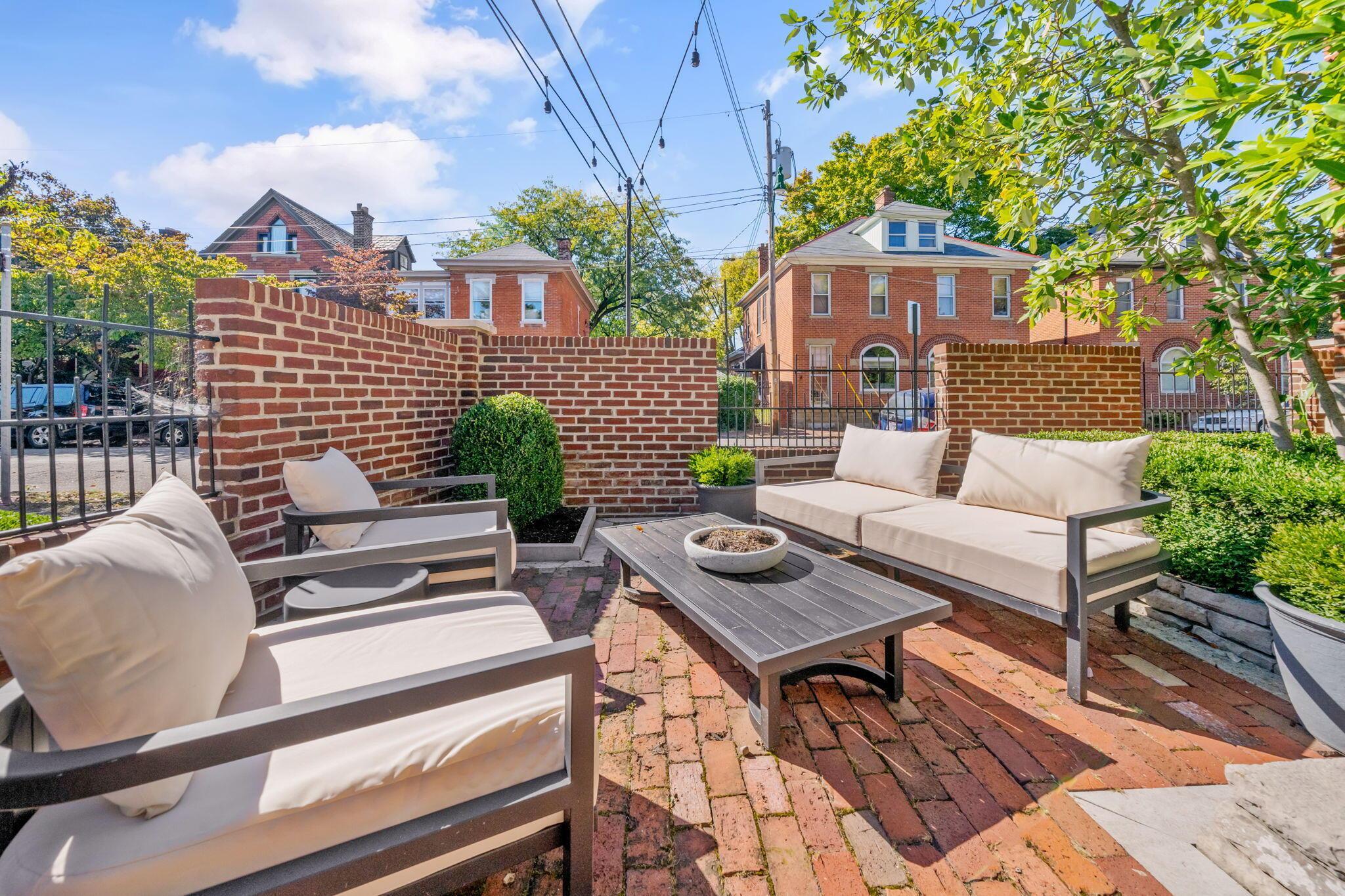702 S 6th Street