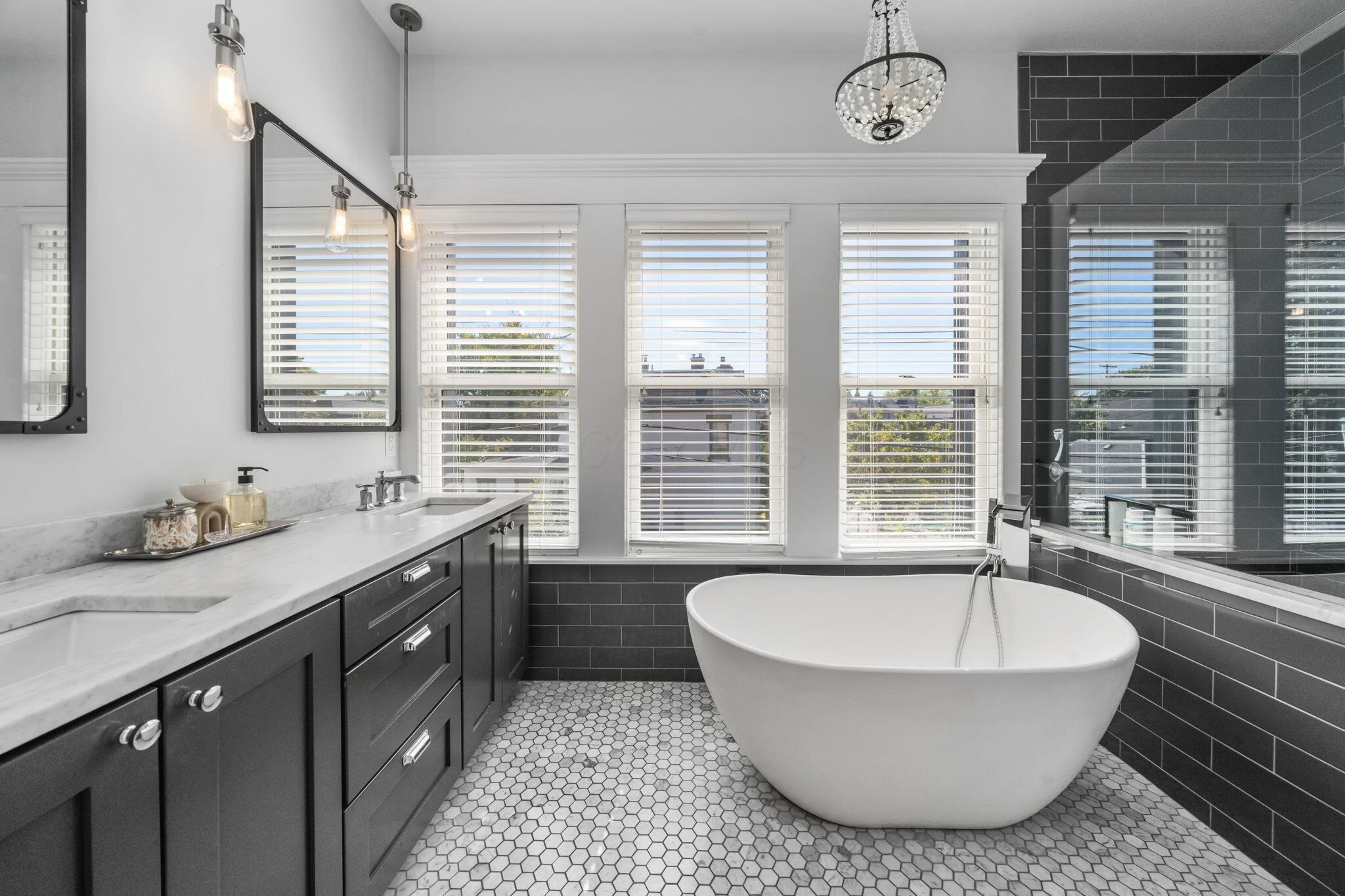702 S 6th Street