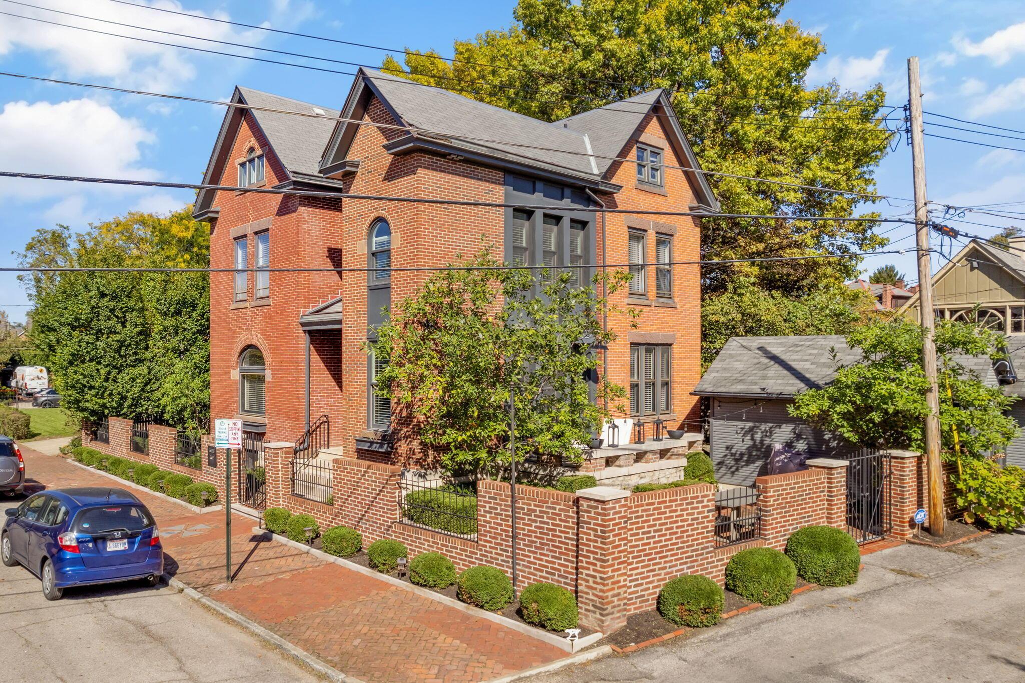 702 S 6th Street