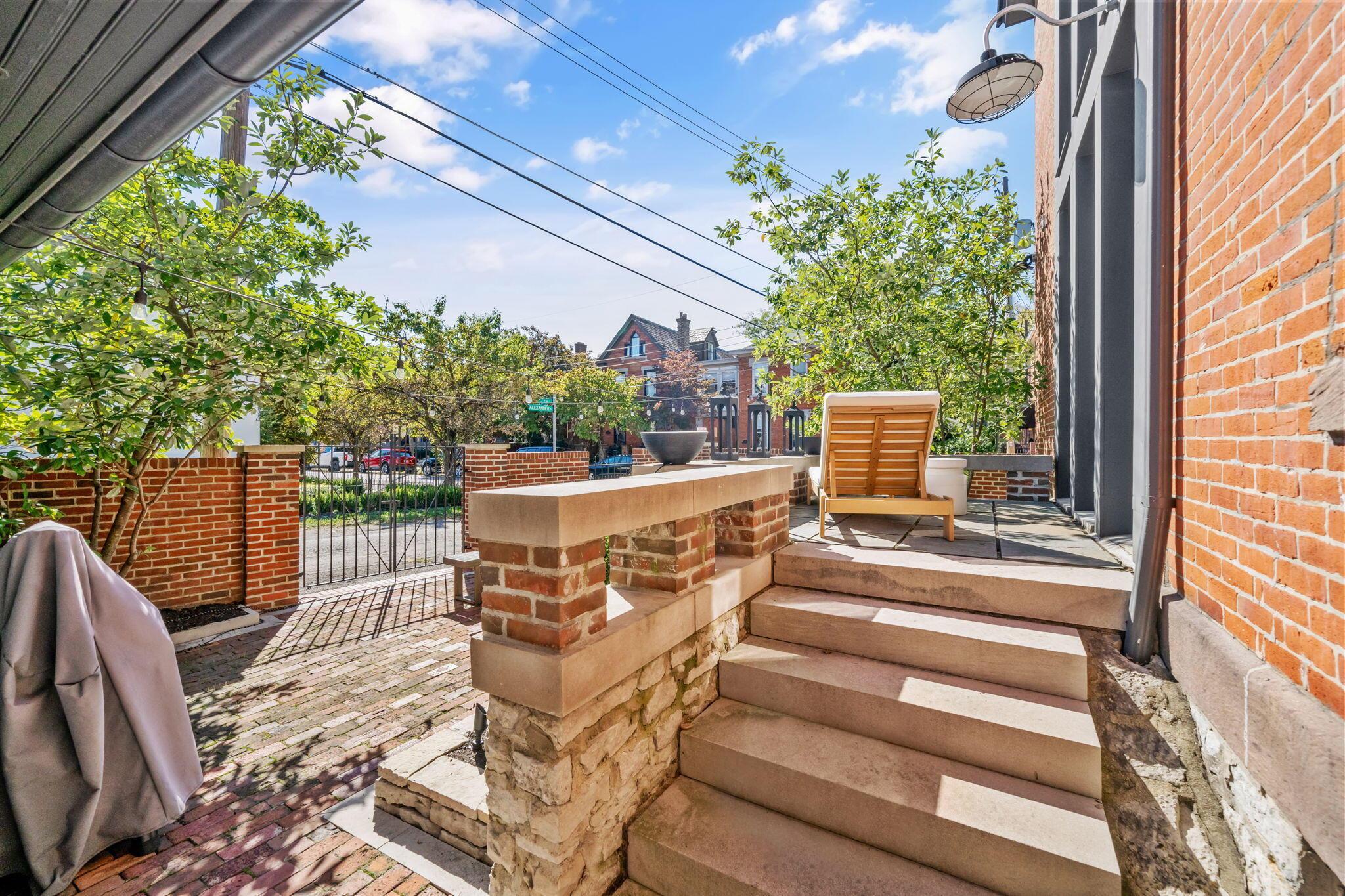 702 S 6th Street