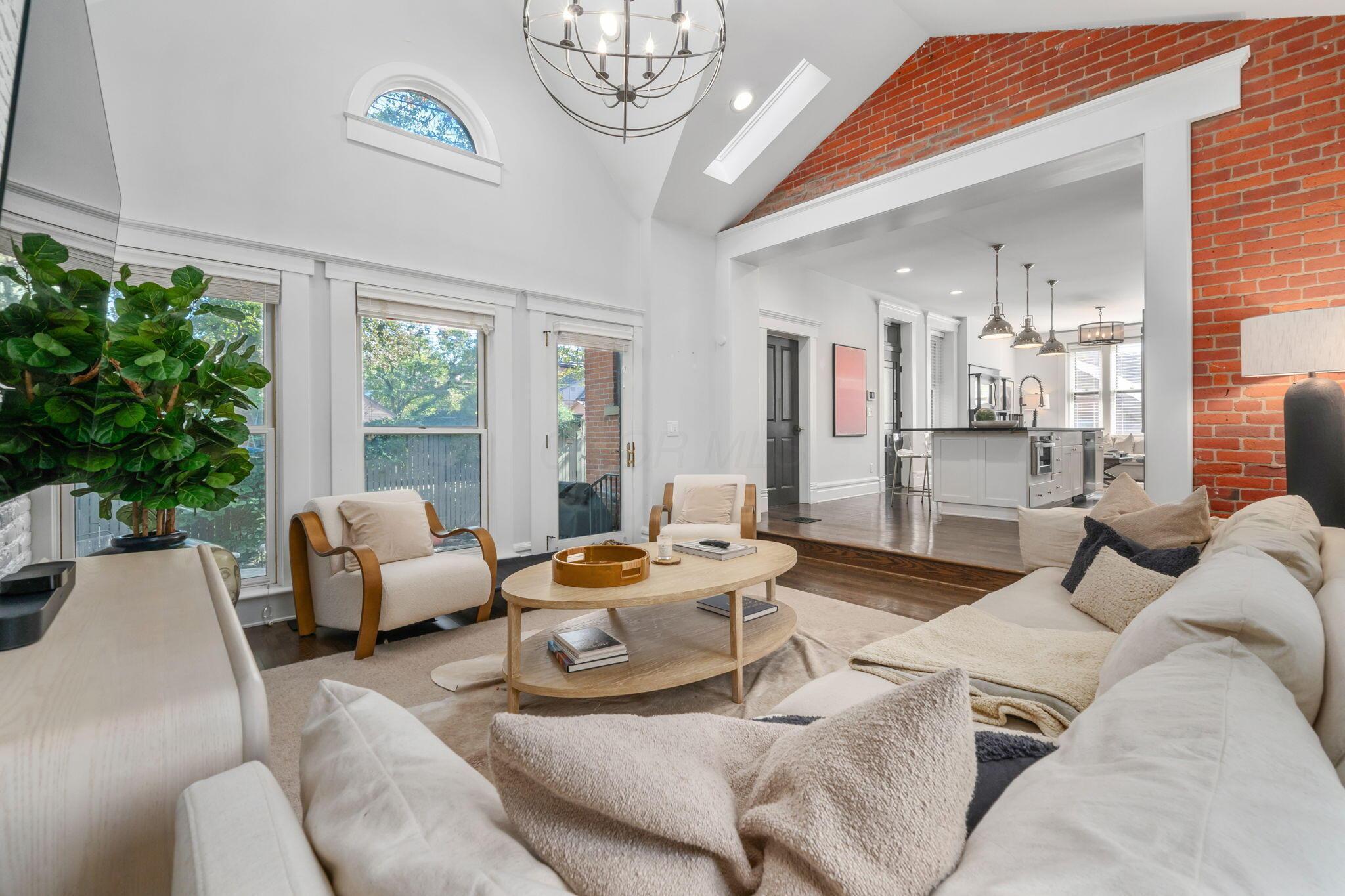 702 S 6th Street