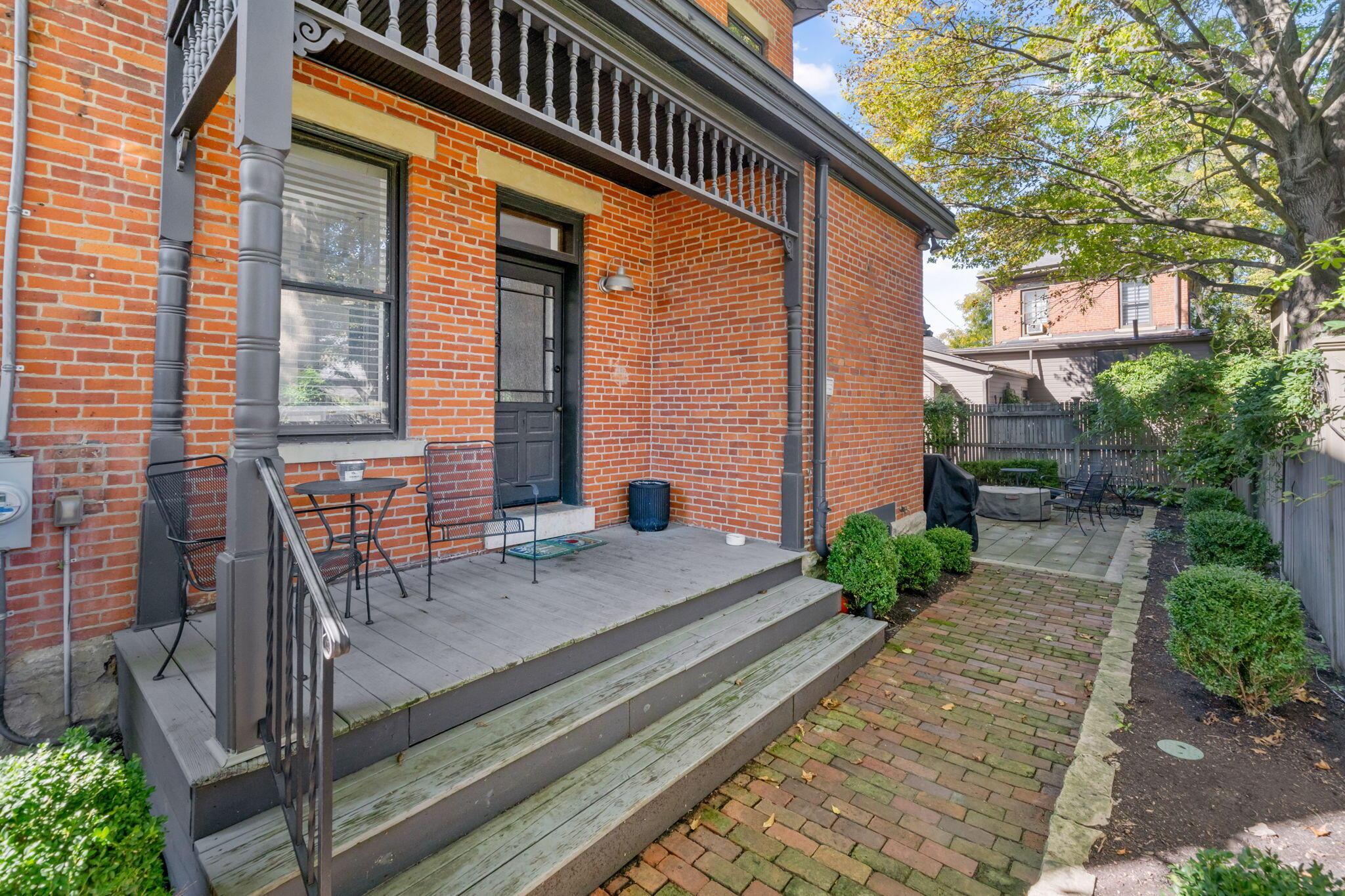 702 S 6th Street