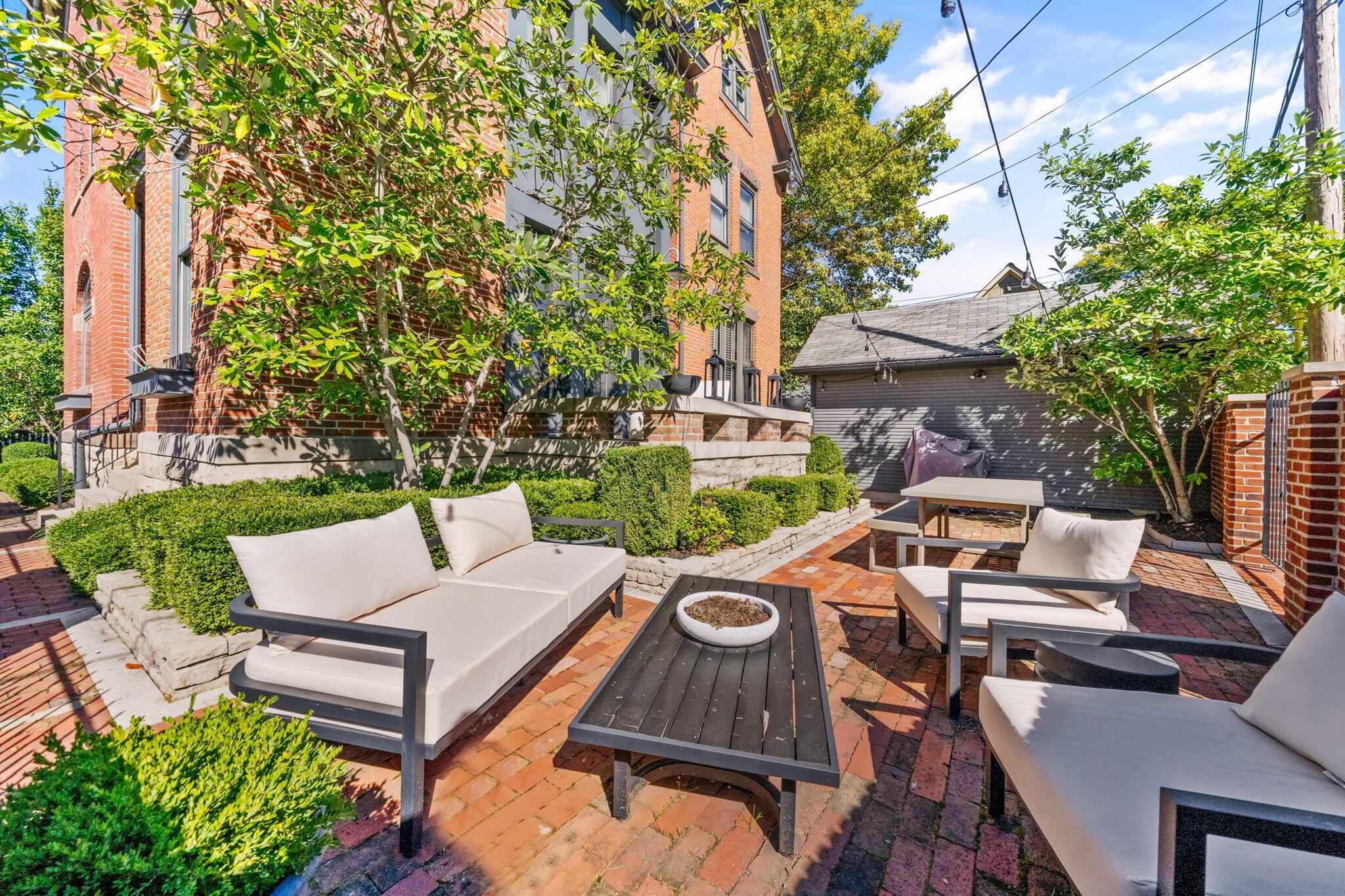 702 S 6th Street
