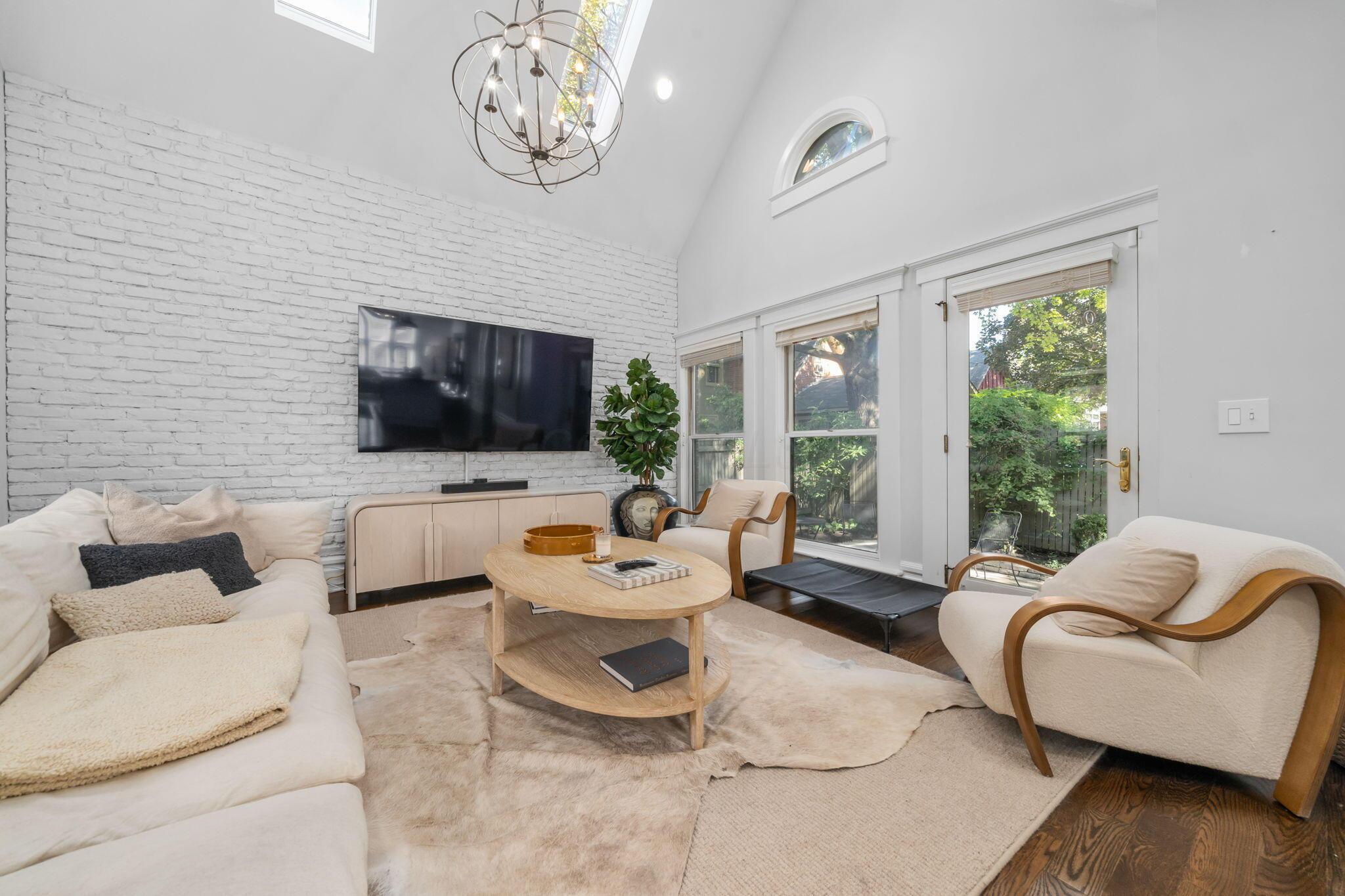 702 S 6th Street