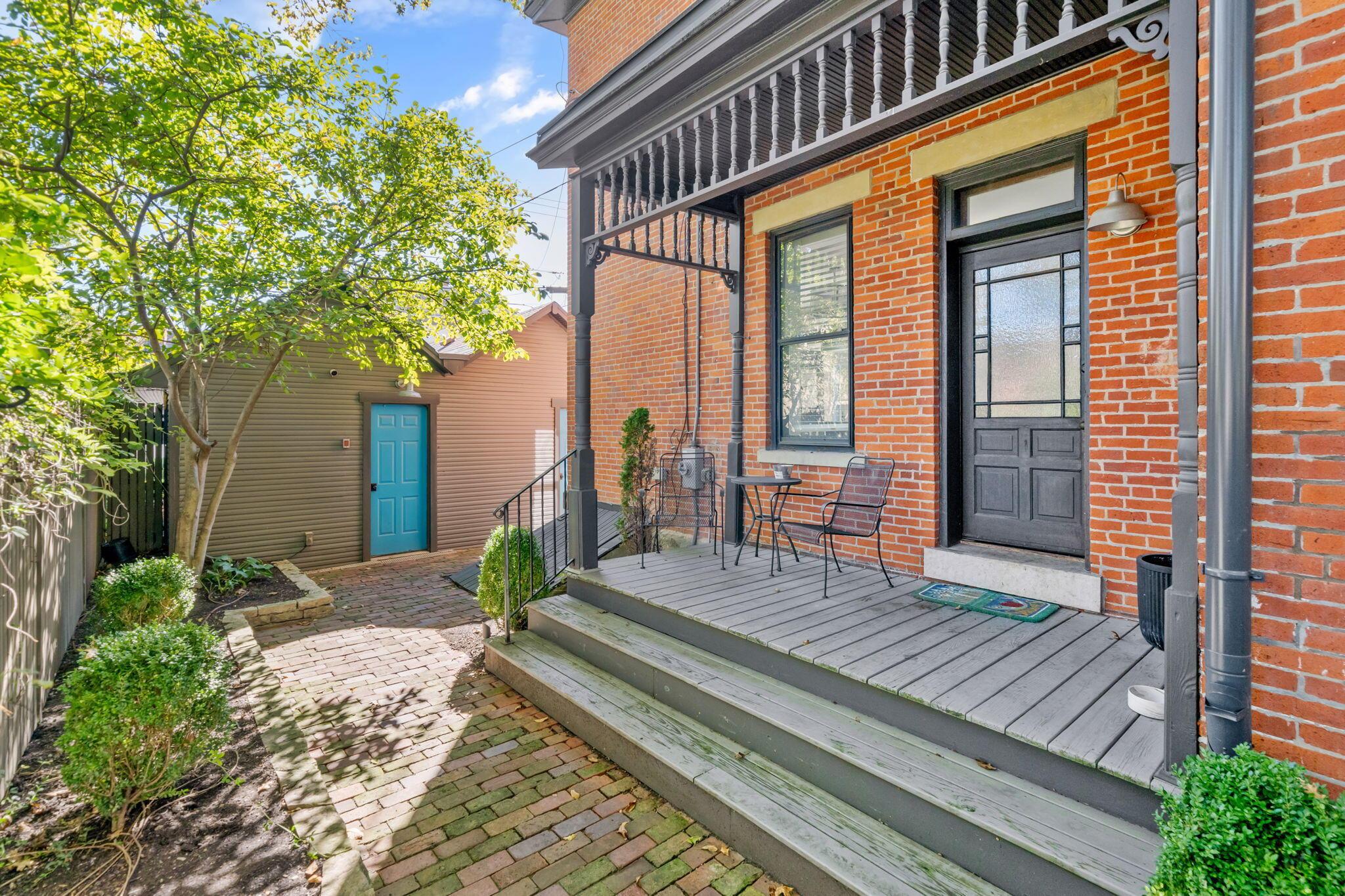702 S 6th Street