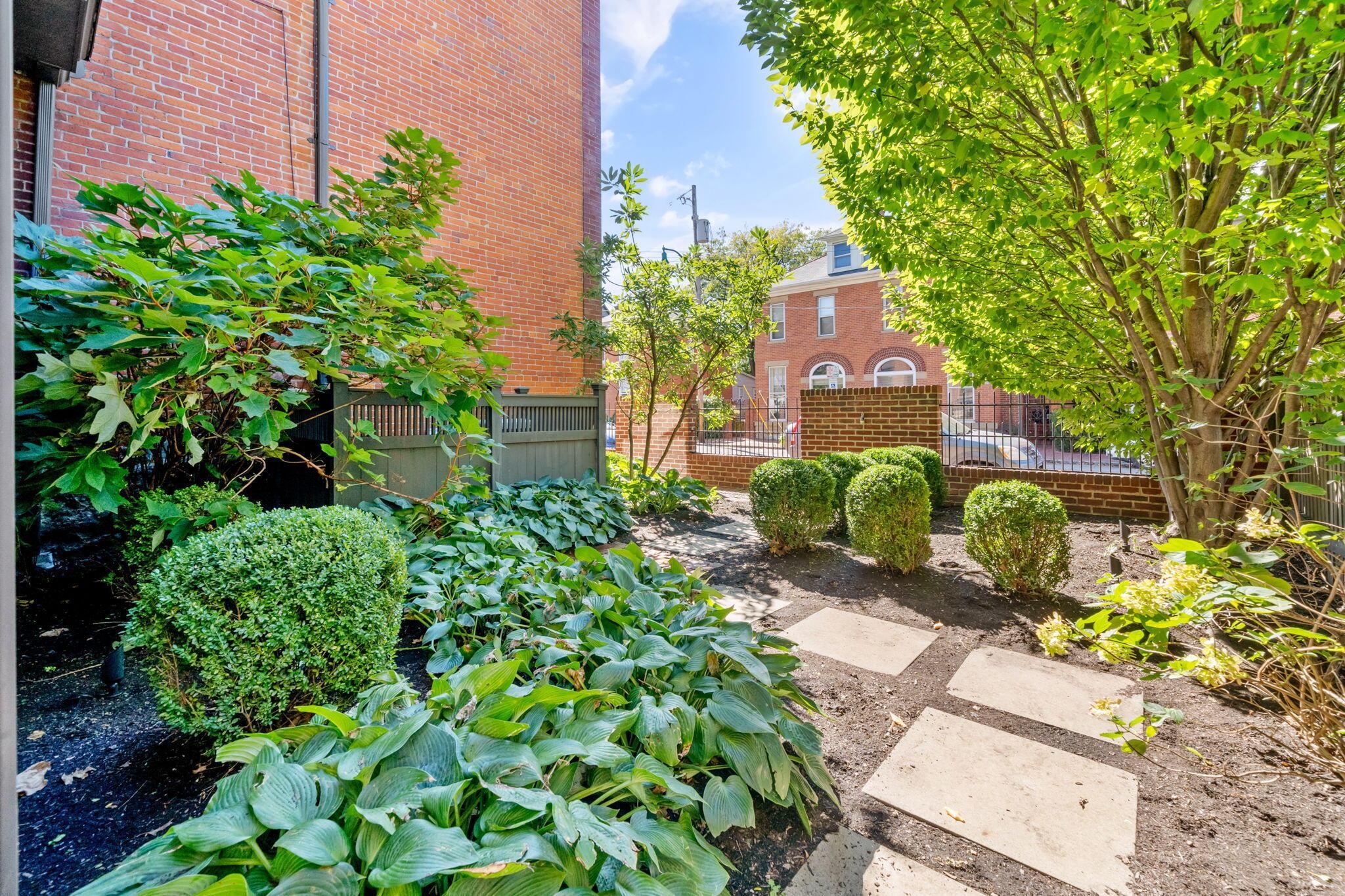 702 S 6th Street