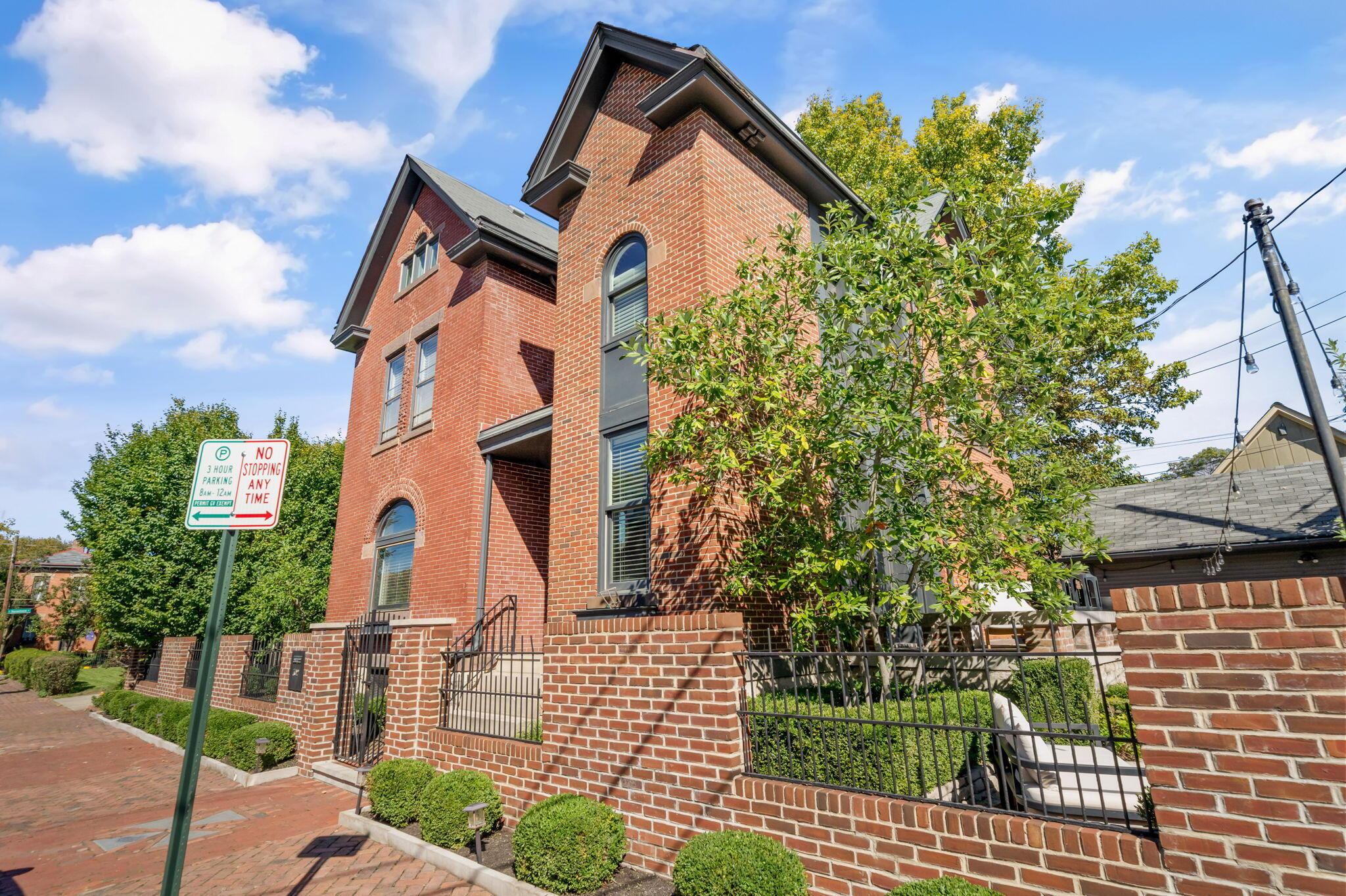 702 S 6th Street