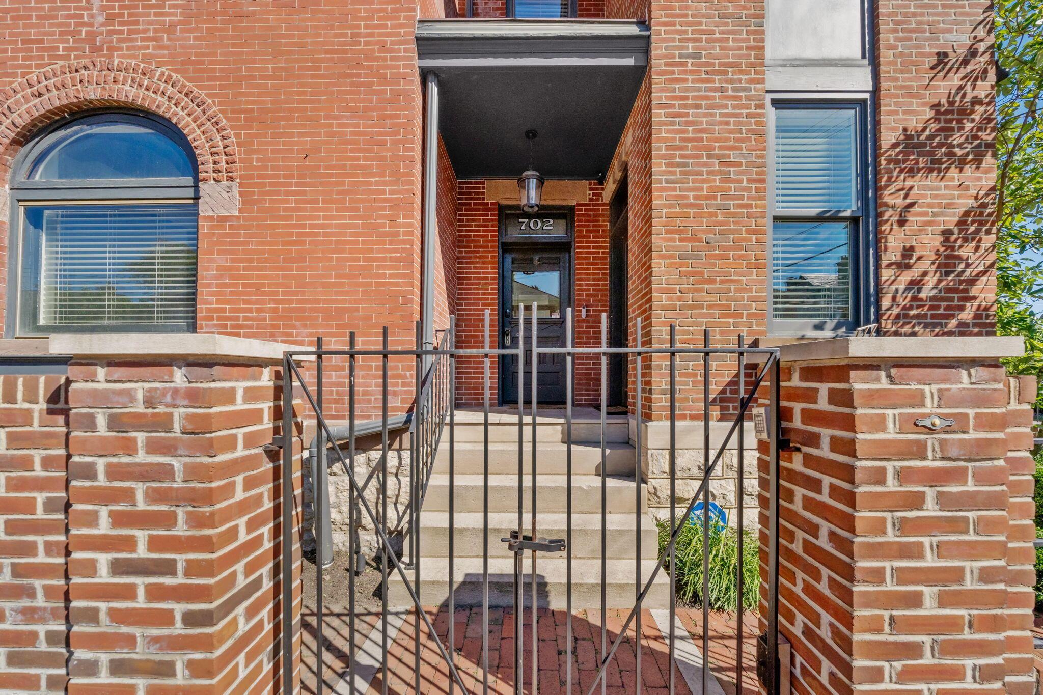 702 S 6th Street
