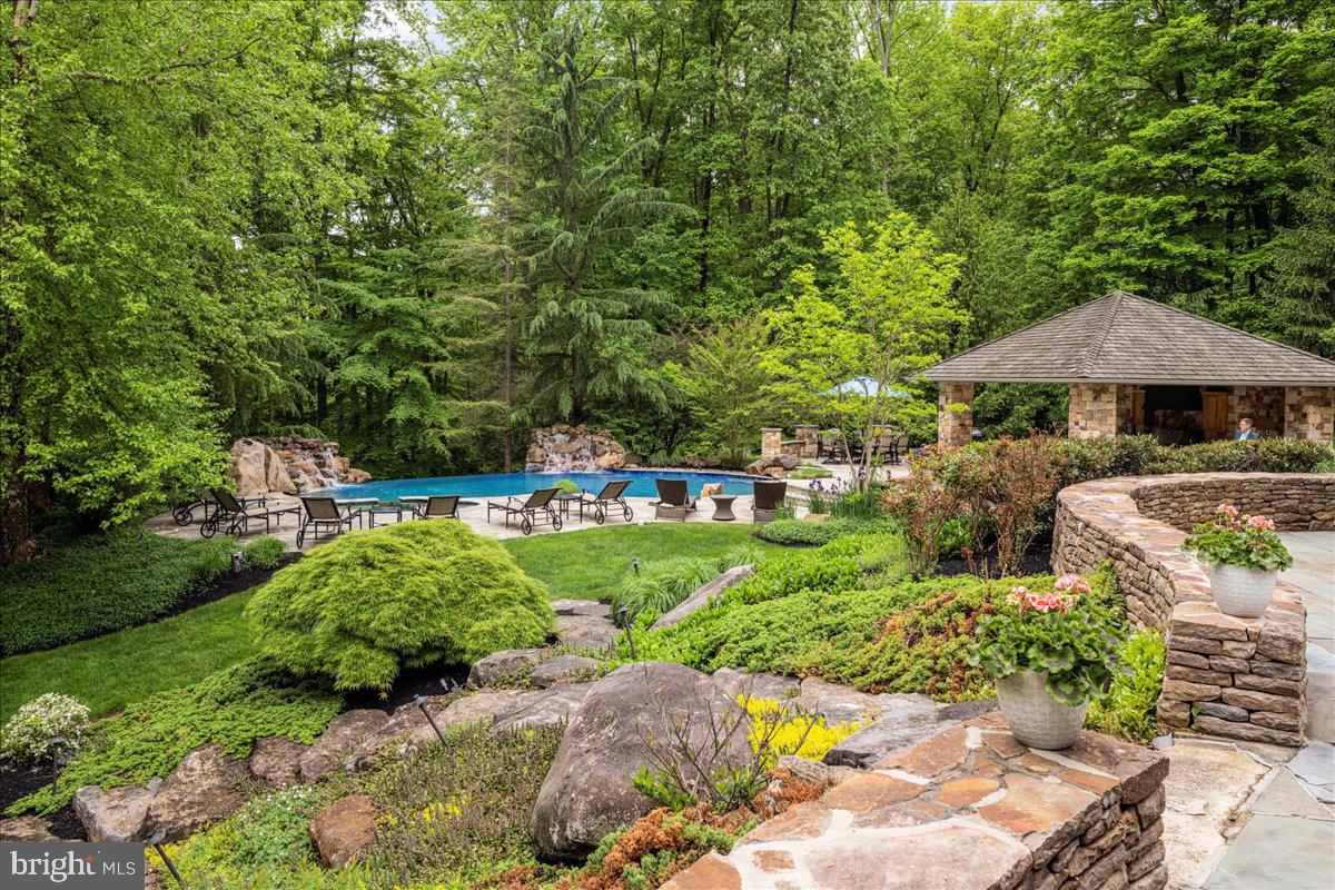 22 Great Hills Rd