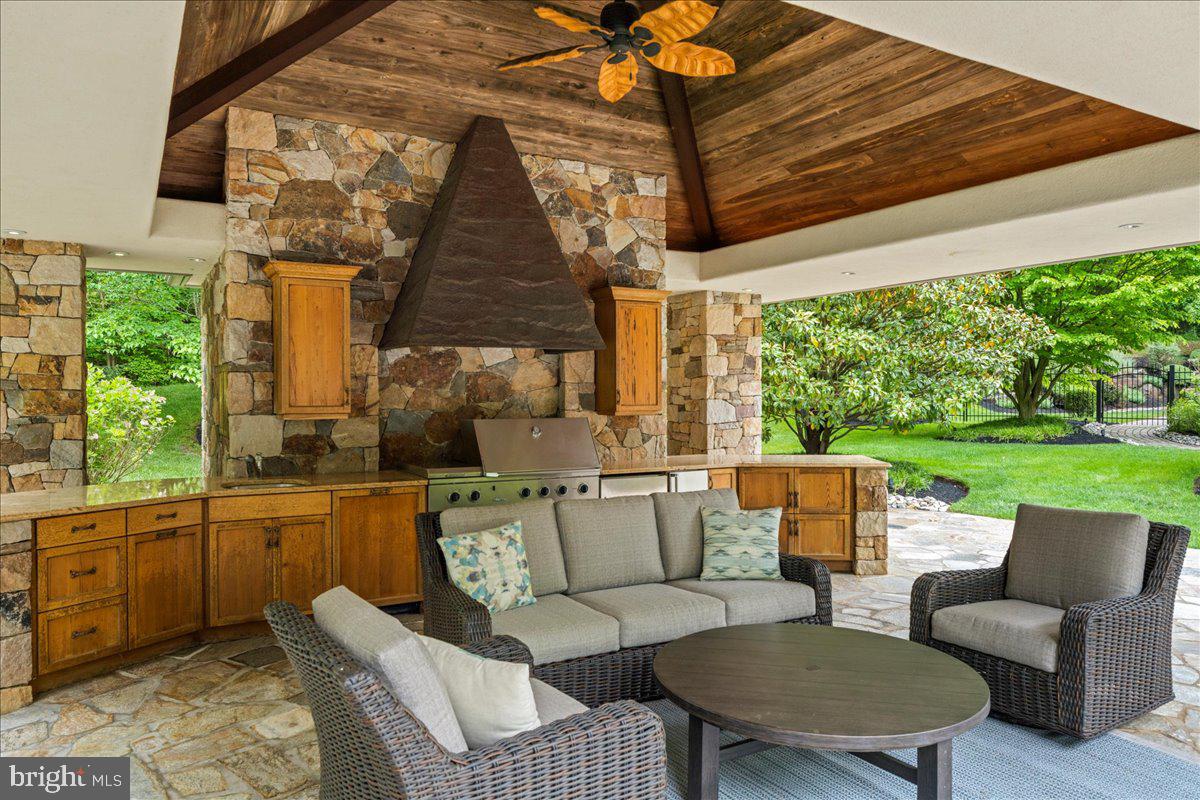 22 Great Hills Rd