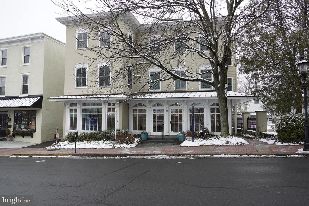 64 S Main St