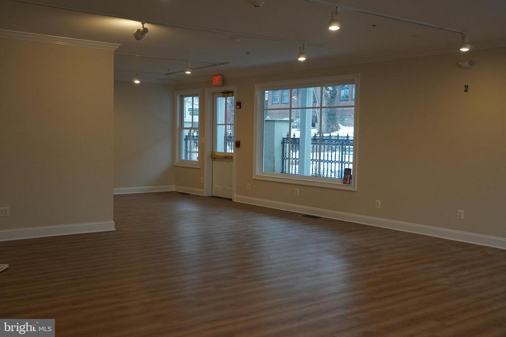 64 S Main St