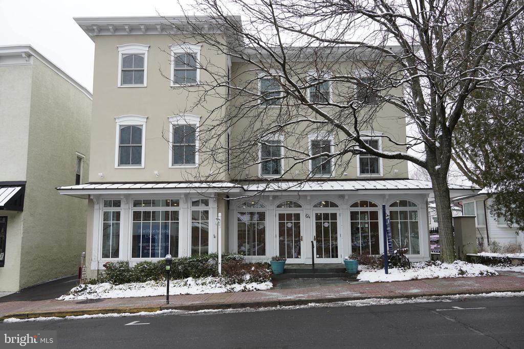 64 S Main St