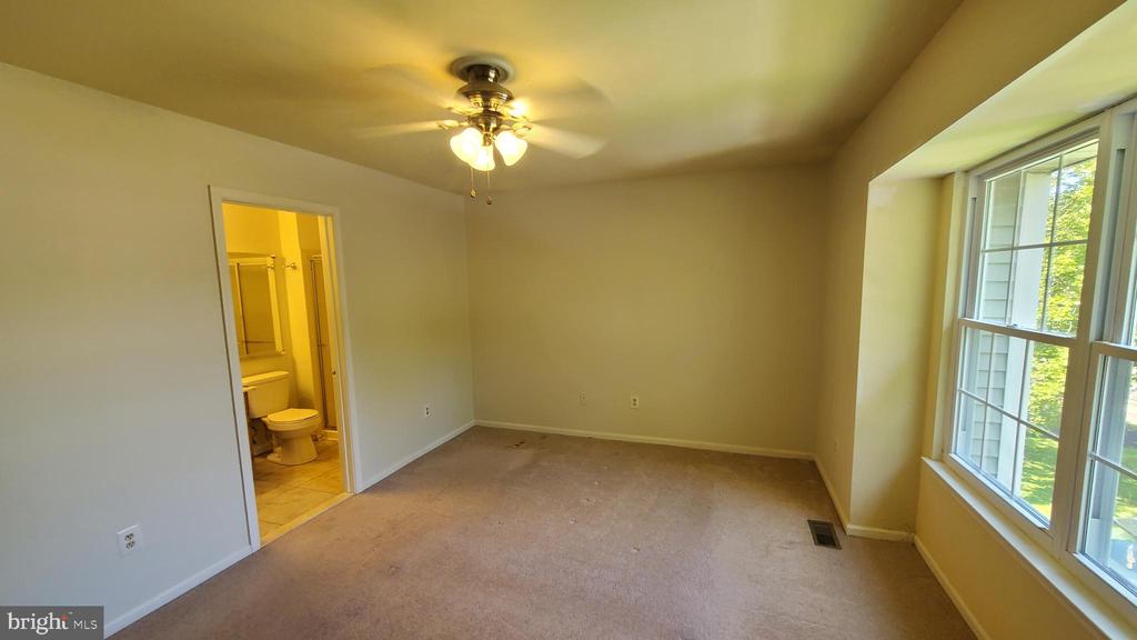 138 CAROUSEL CIRCLE
