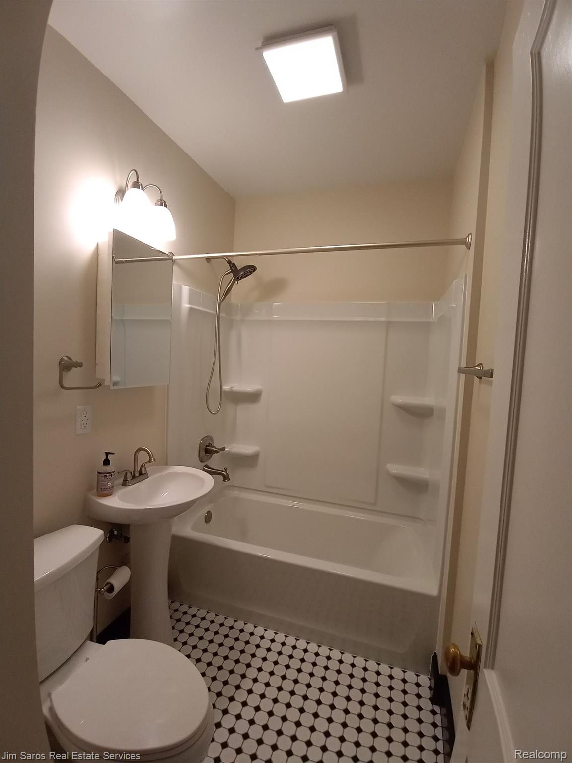 1055 Wayburn
