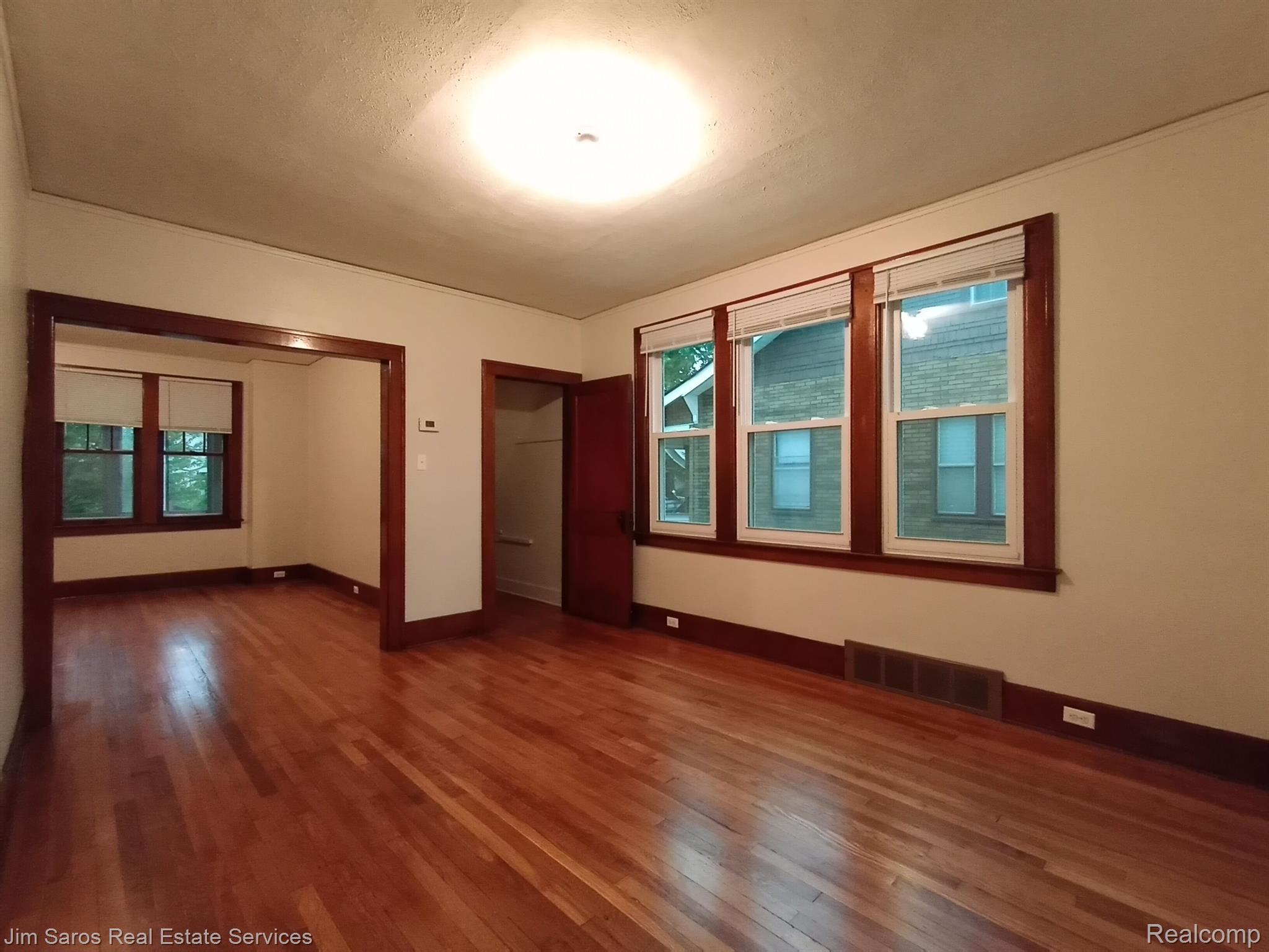 1055 Wayburn