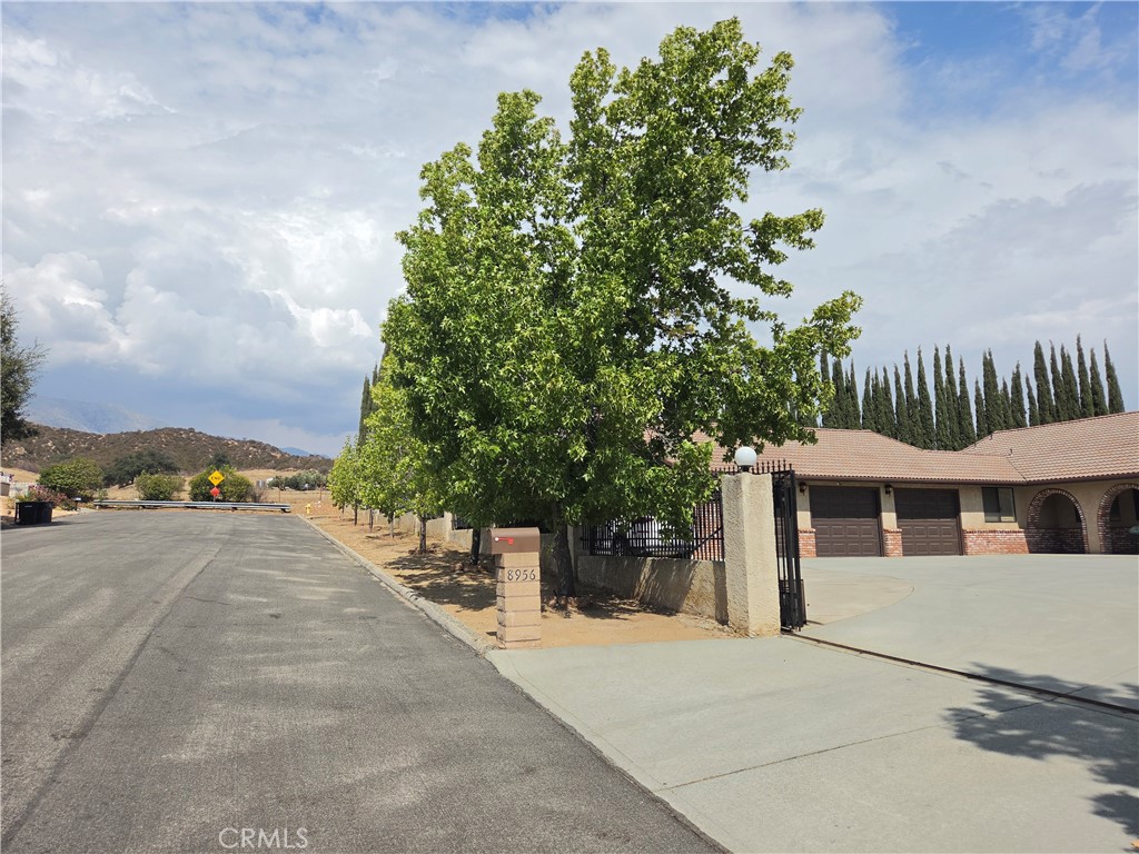 8956 Oak Creek Rd