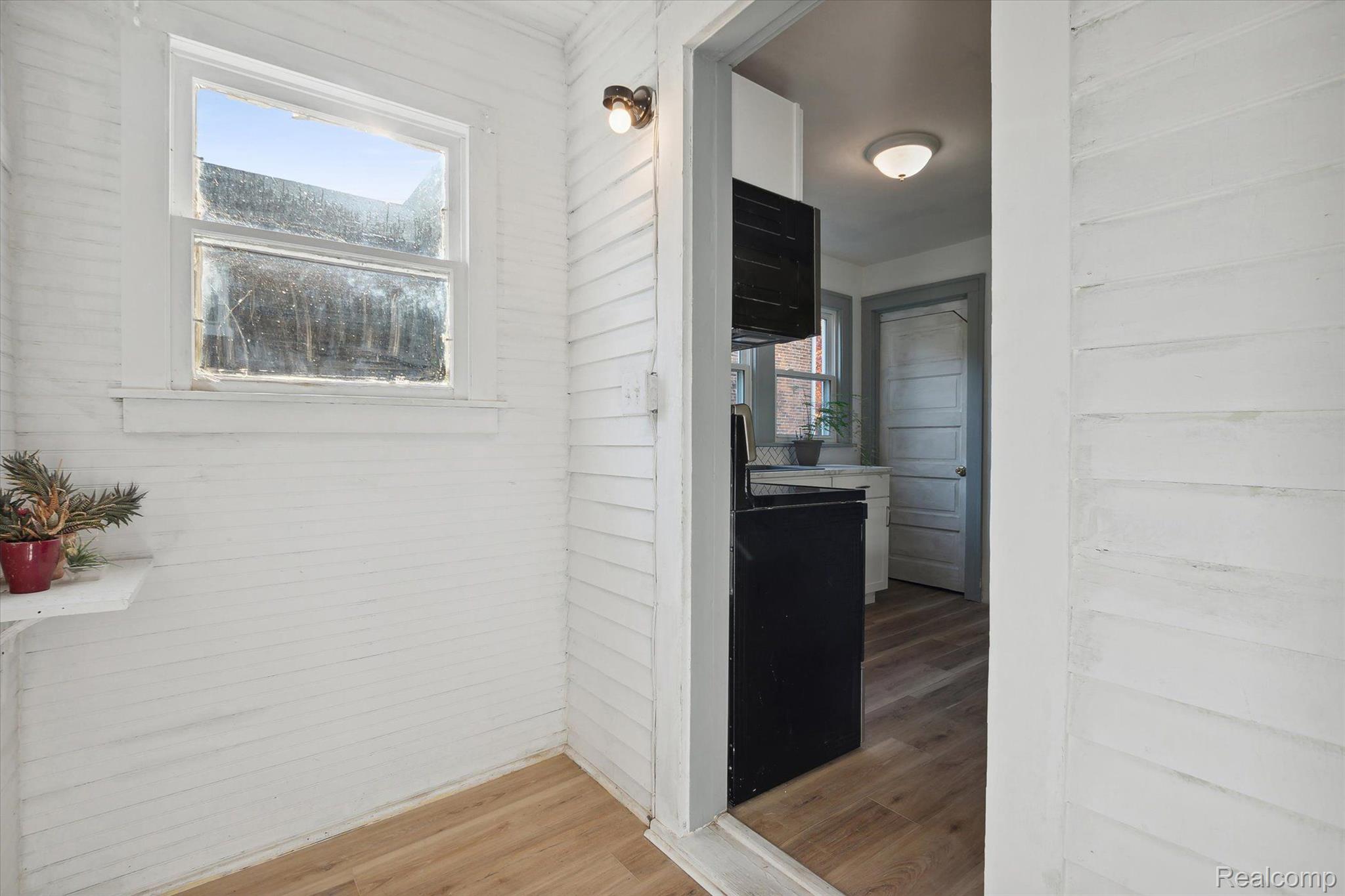 523 SMITH Street