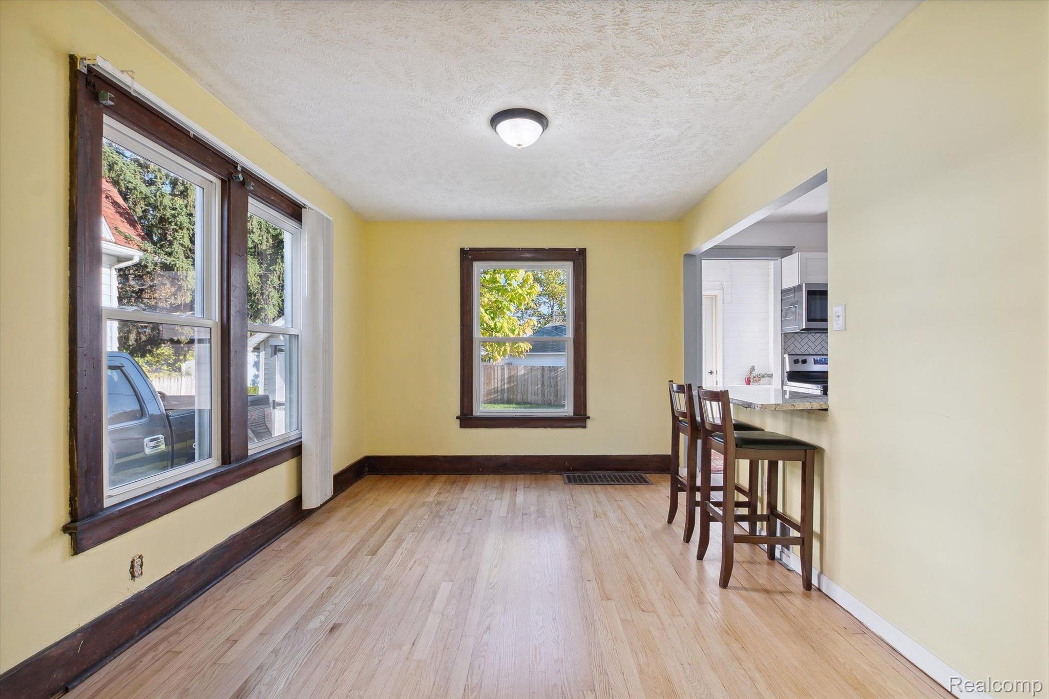 523 SMITH Street