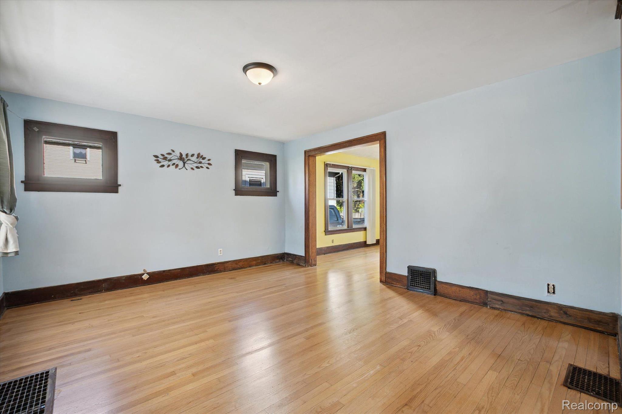 523 SMITH Street
