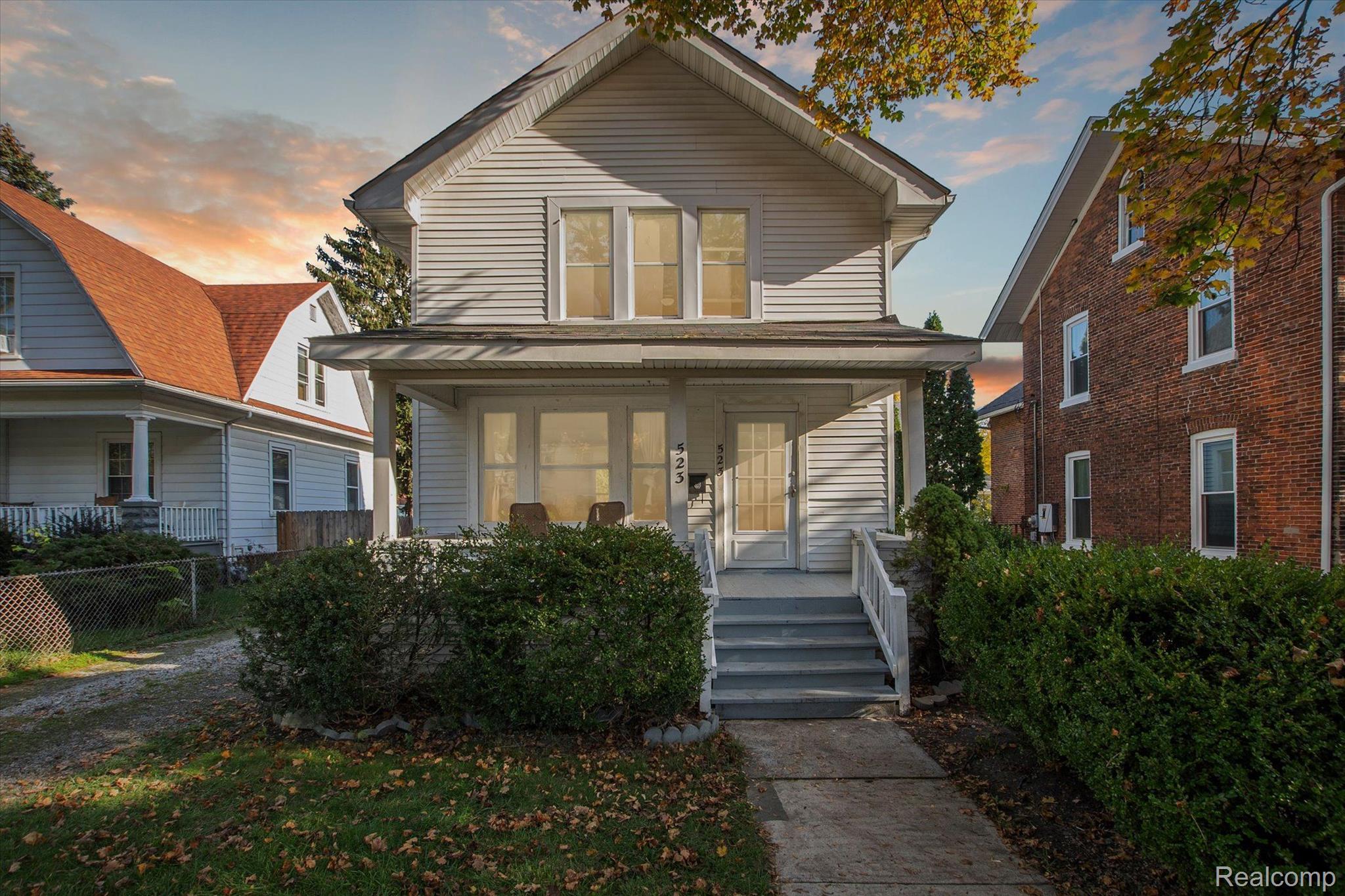 523 SMITH Street