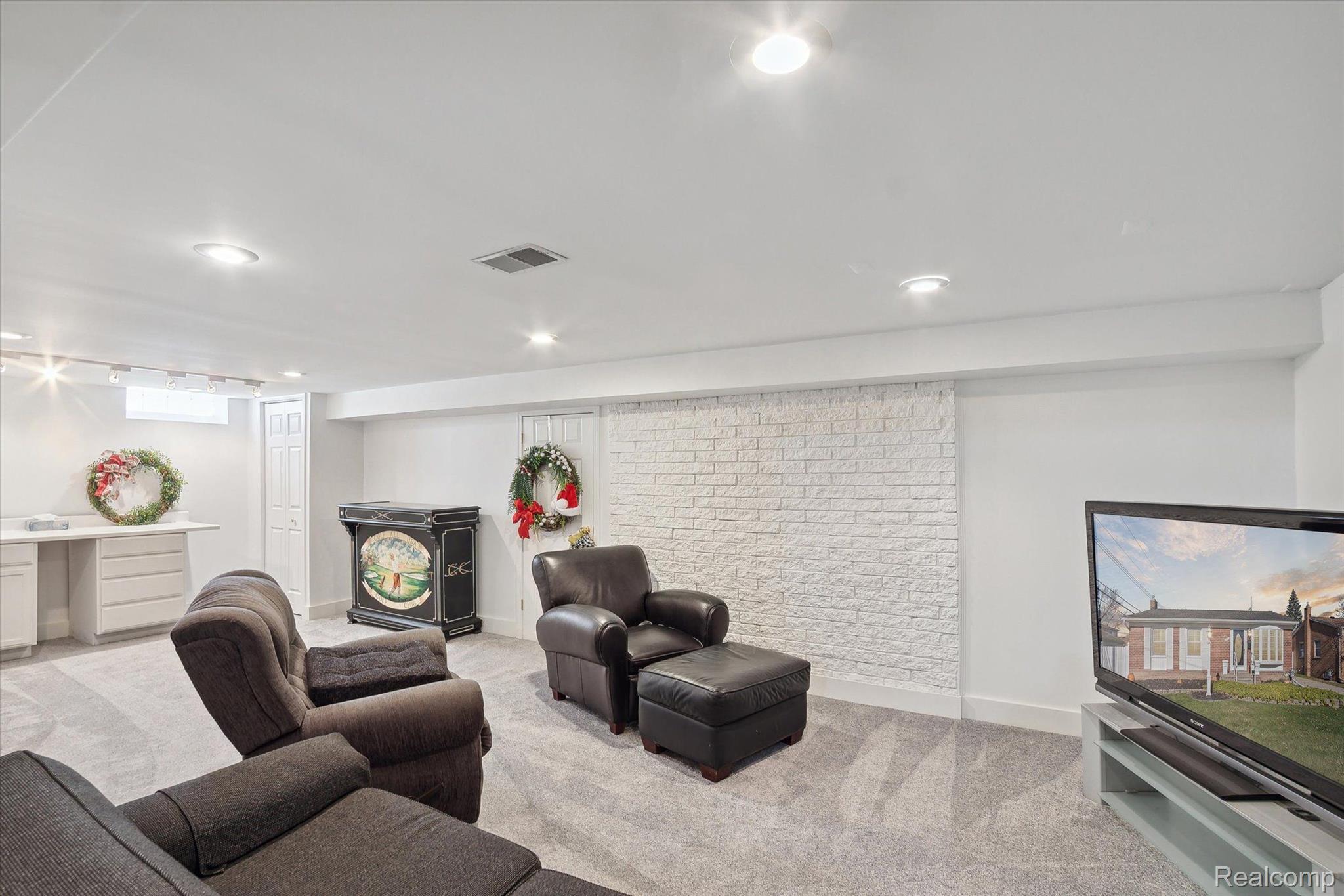 16127 WINDERMERE Circle