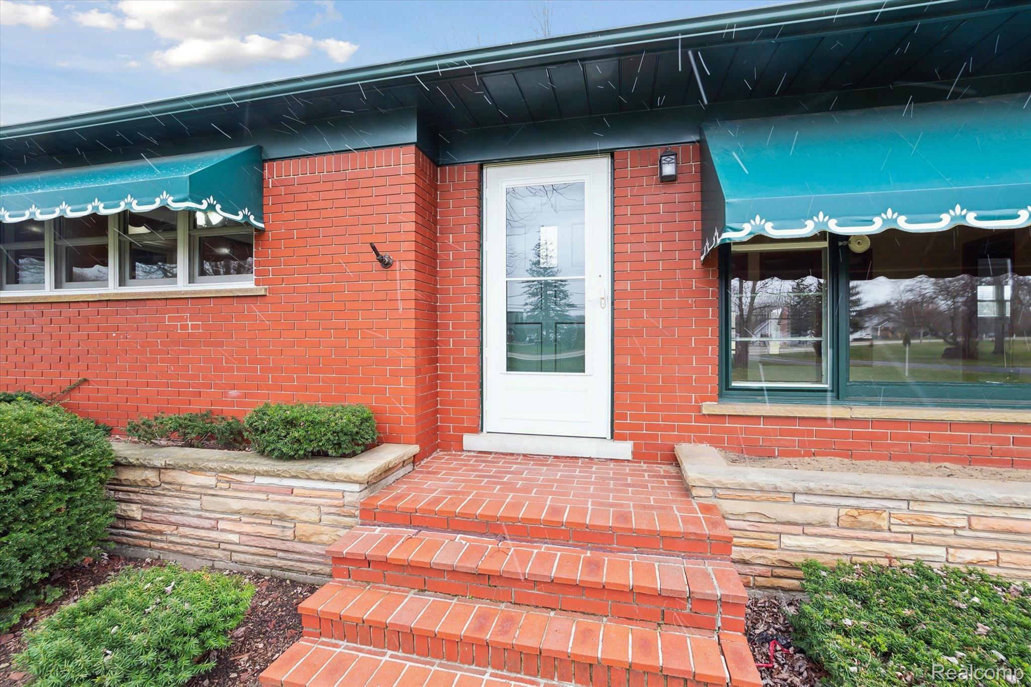 27627 W HURON RIVER Drive