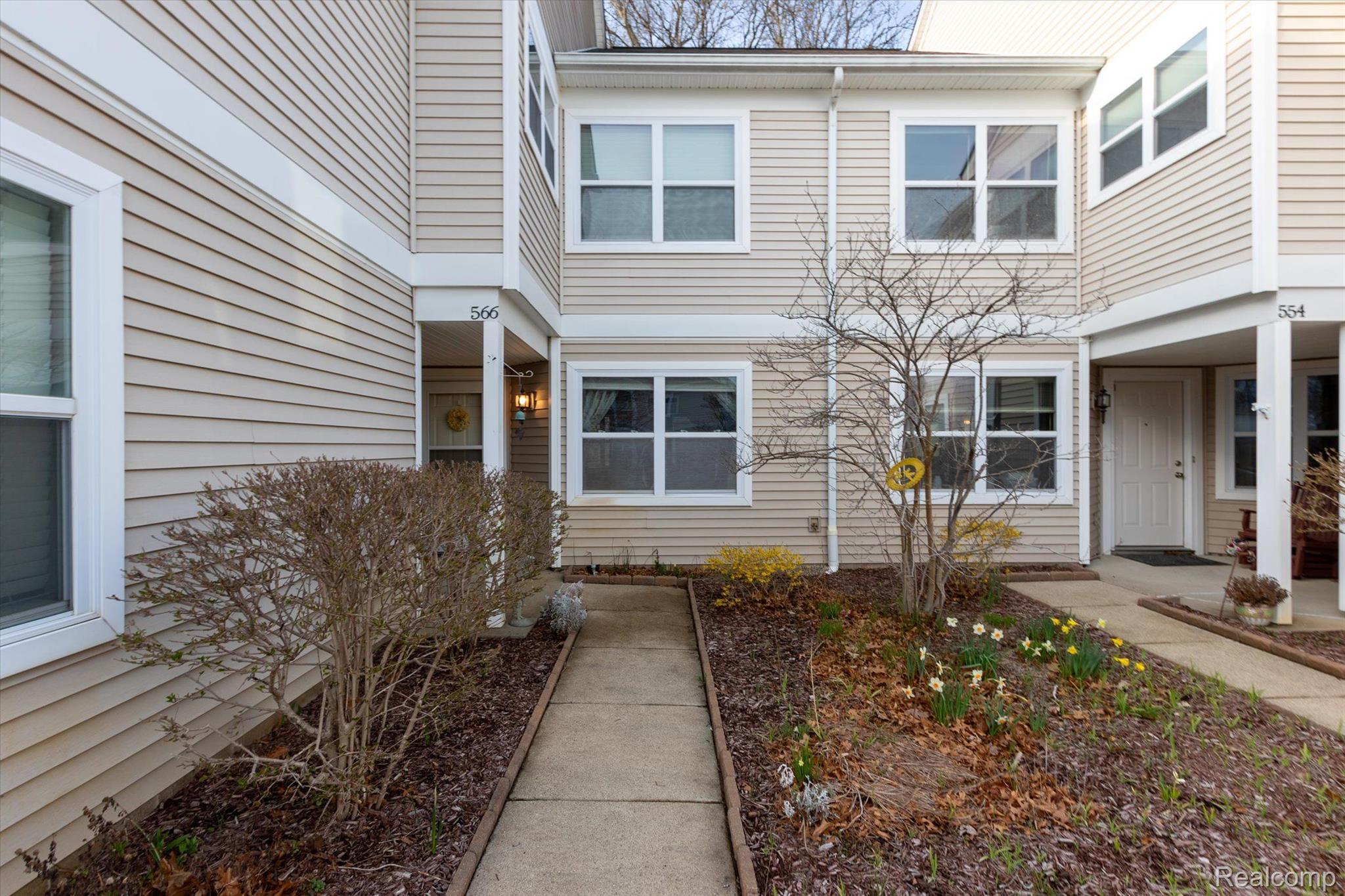 566 FIELDSTONE Circle N