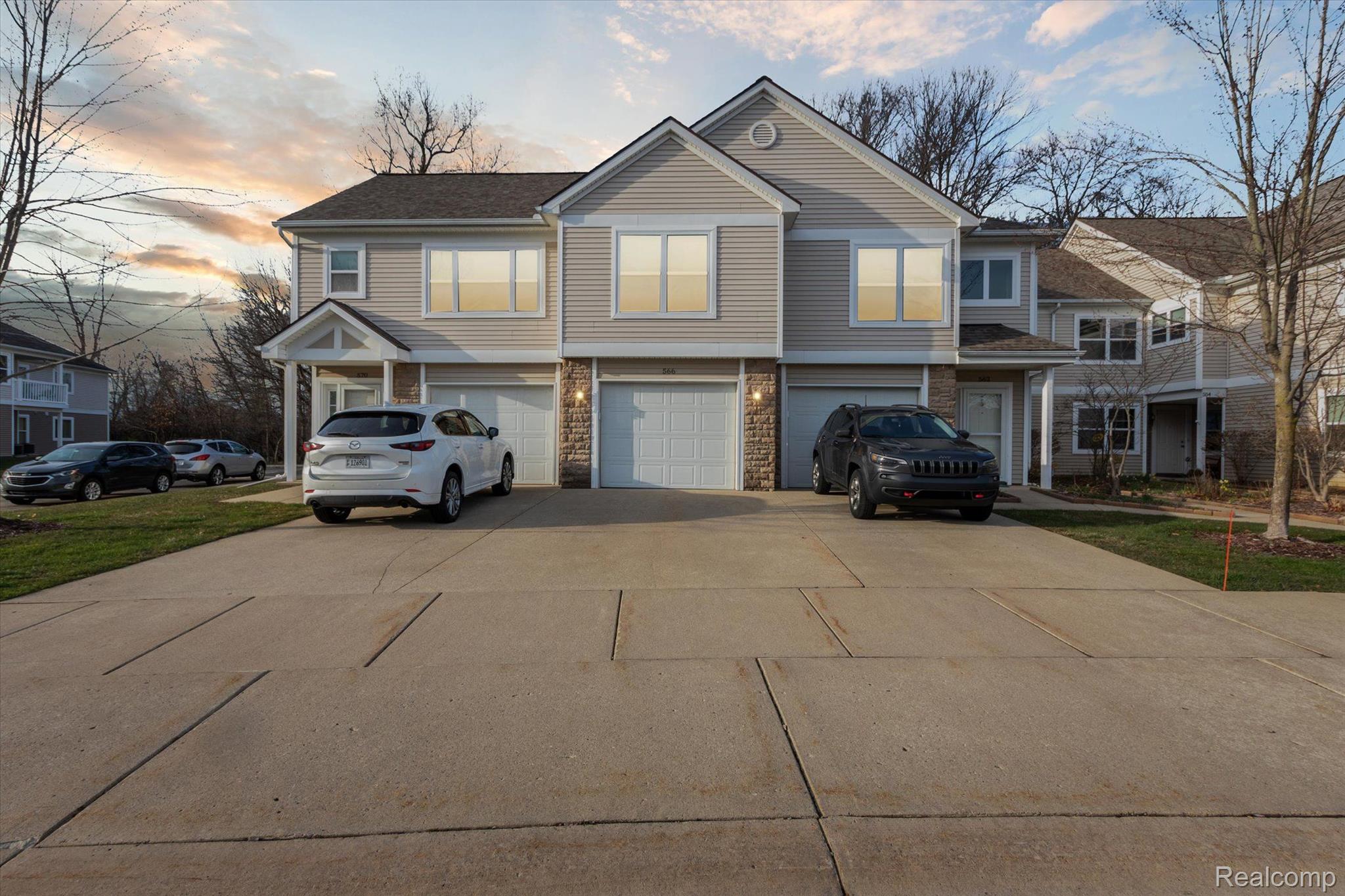566 FIELDSTONE Circle N