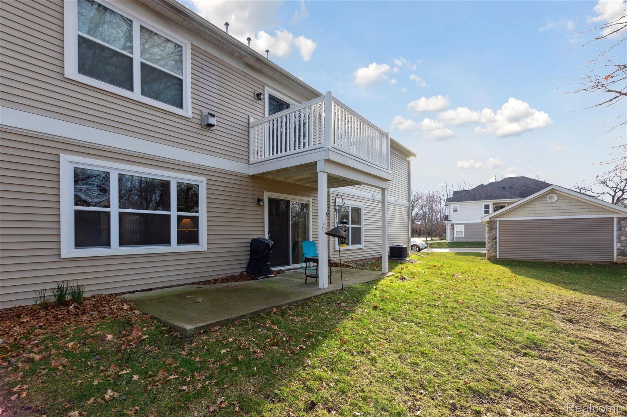566 FIELDSTONE Circle N