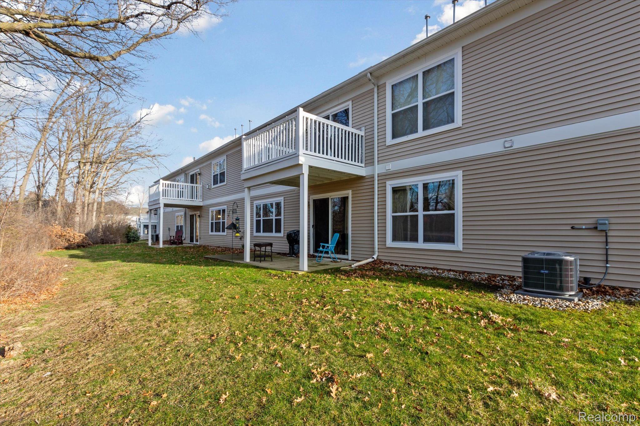 566 FIELDSTONE Circle N