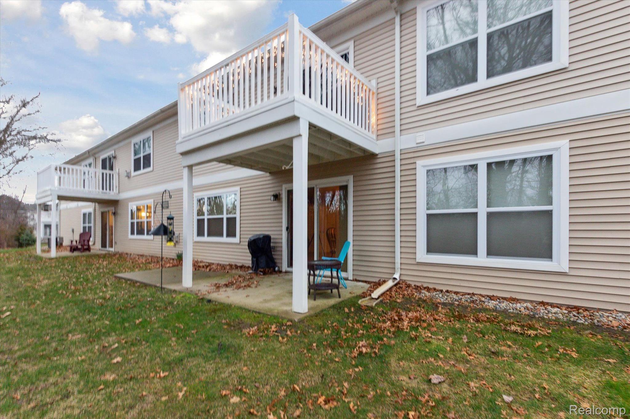 566 FIELDSTONE Circle N