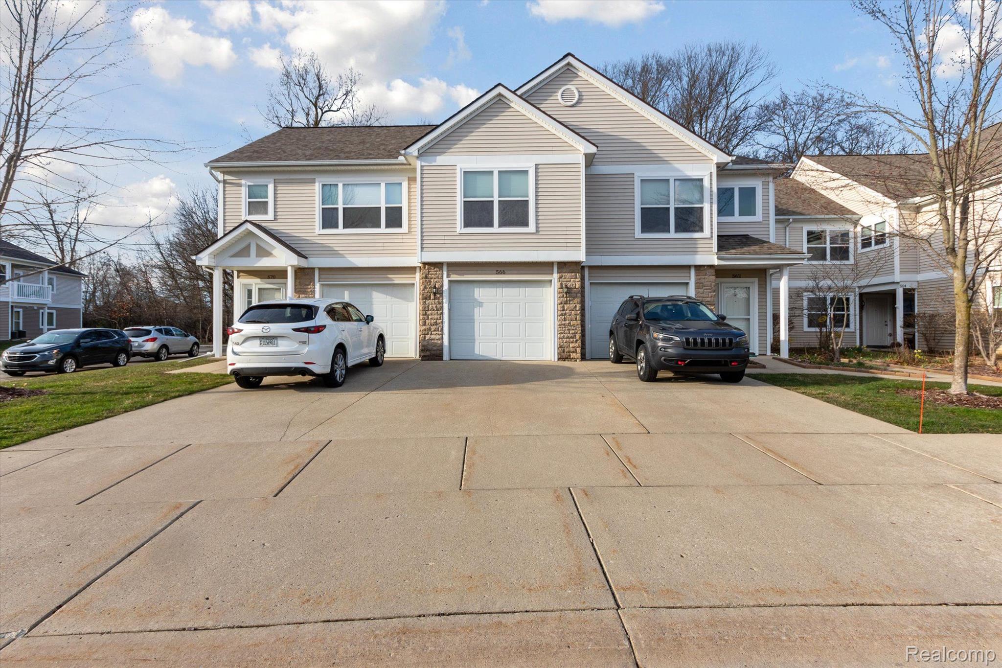 566 FIELDSTONE Circle N