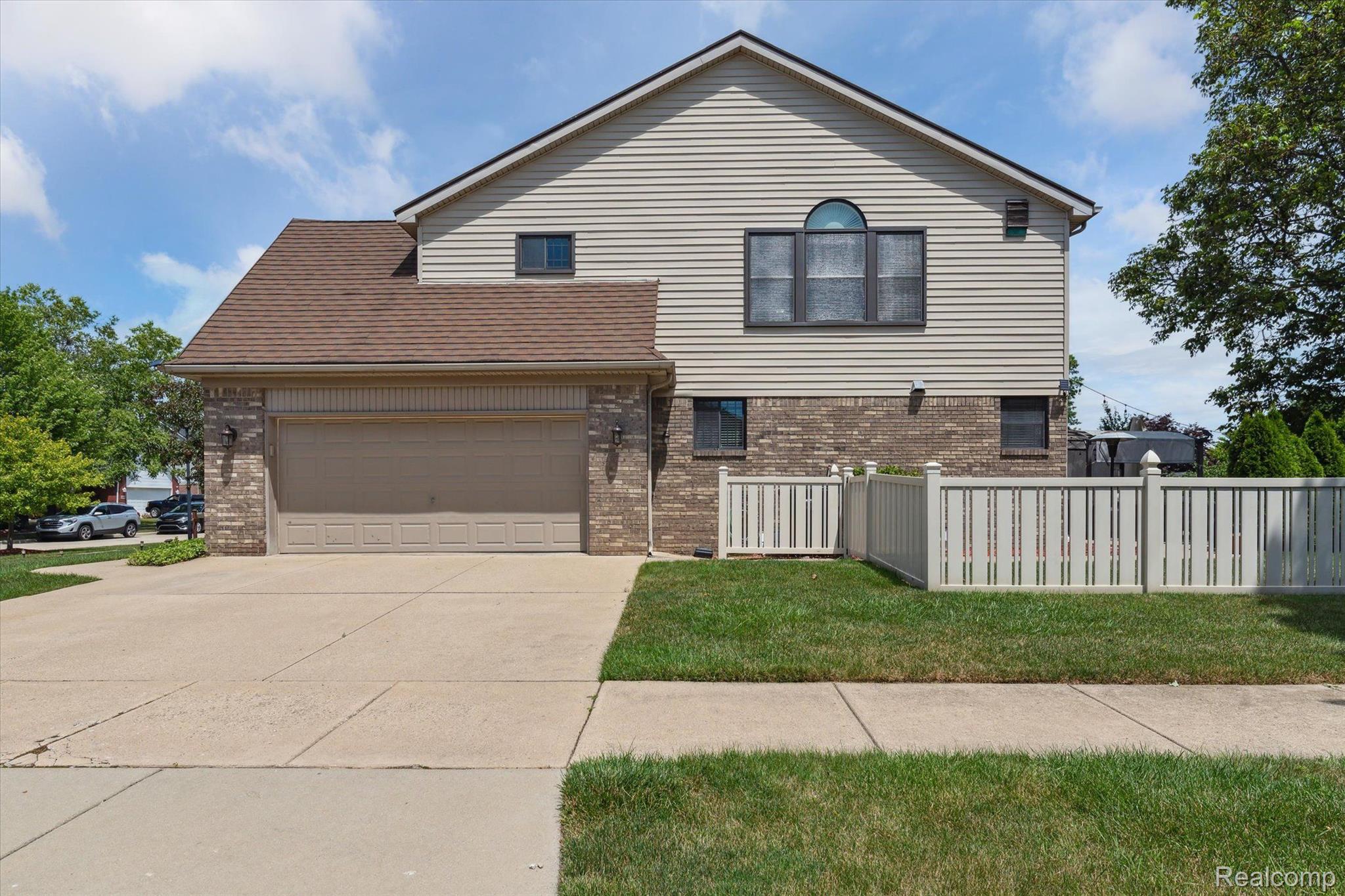 23649 LEIGHWOOD Drive