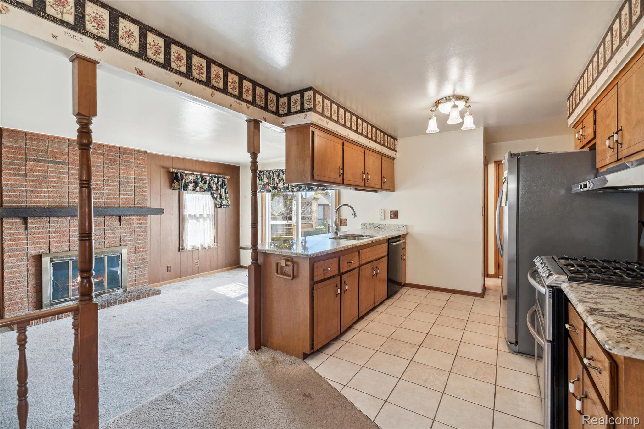 40585 PINETREE Drive