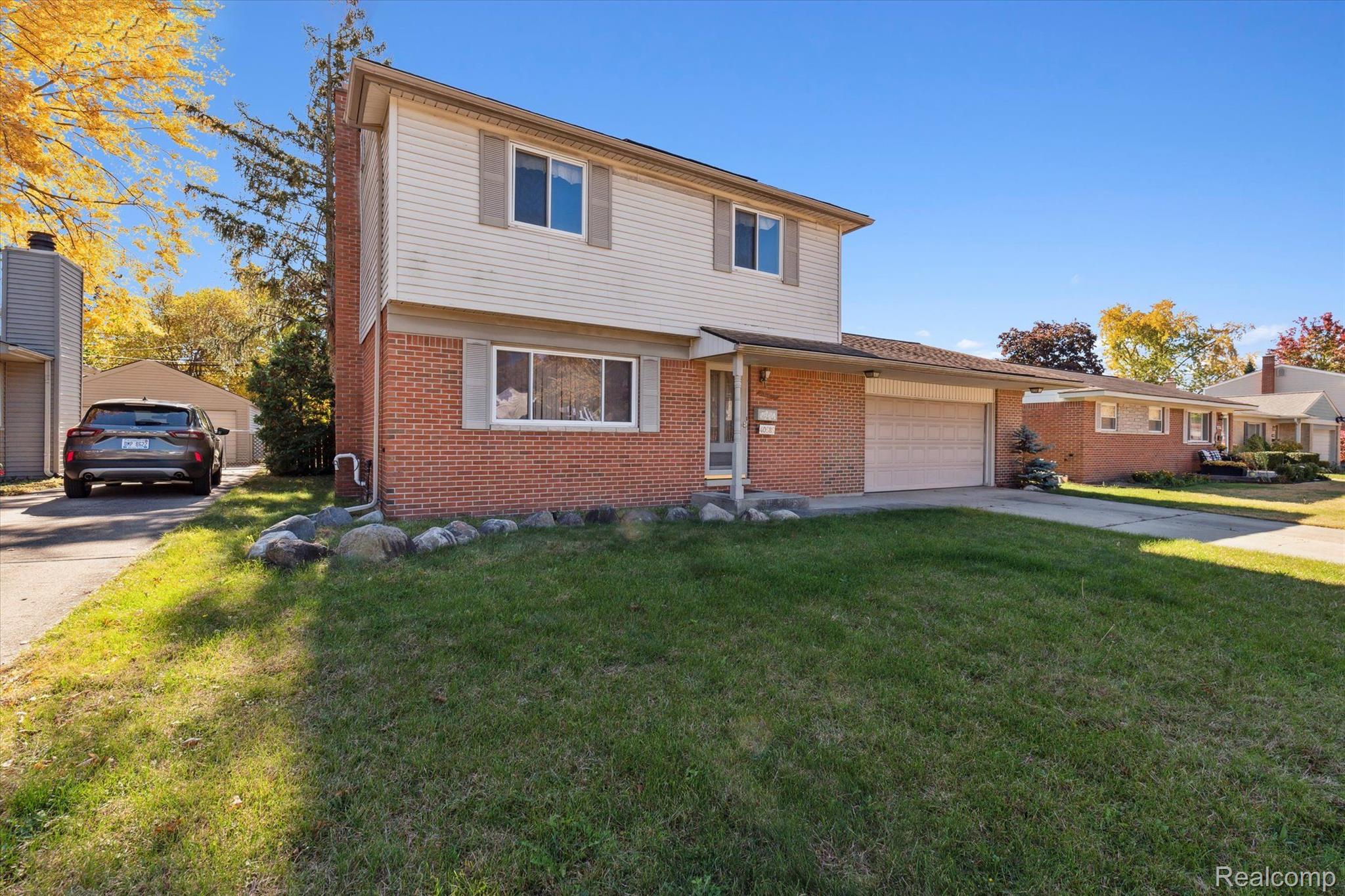 40585 PINETREE Drive