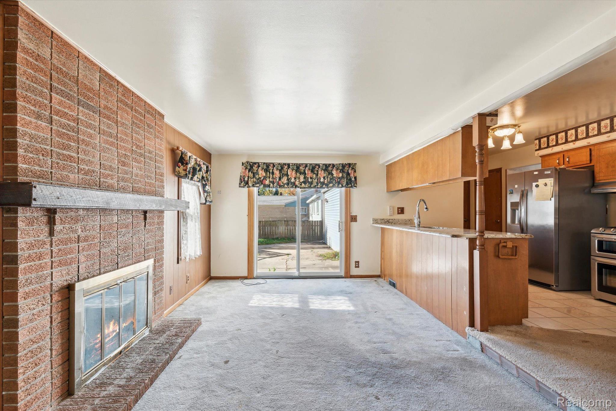 40585 PINETREE Drive