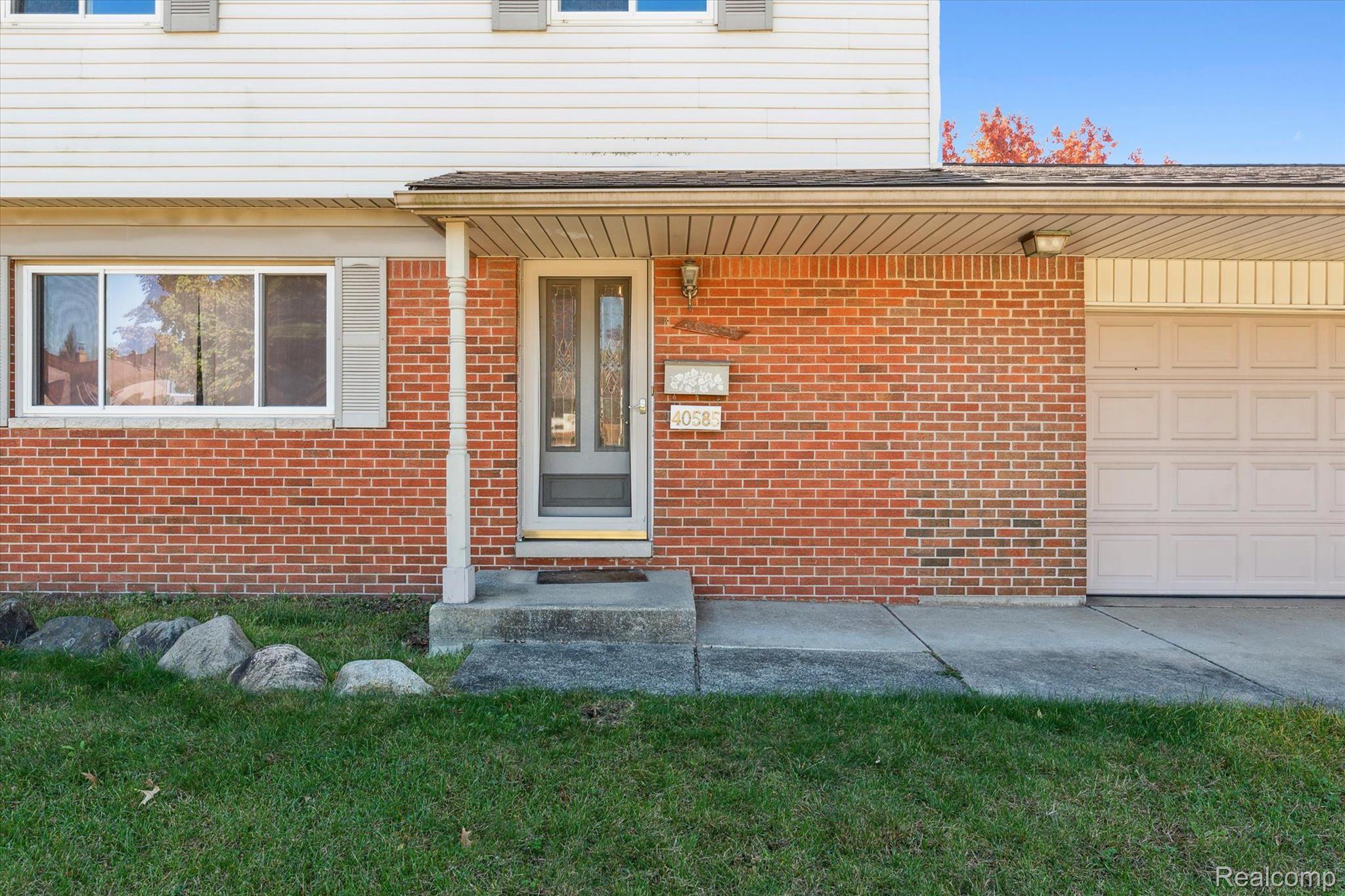 40585 PINETREE Drive