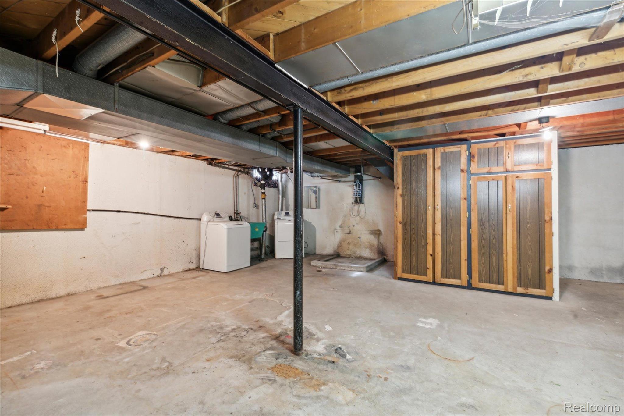 40585 PINETREE Drive