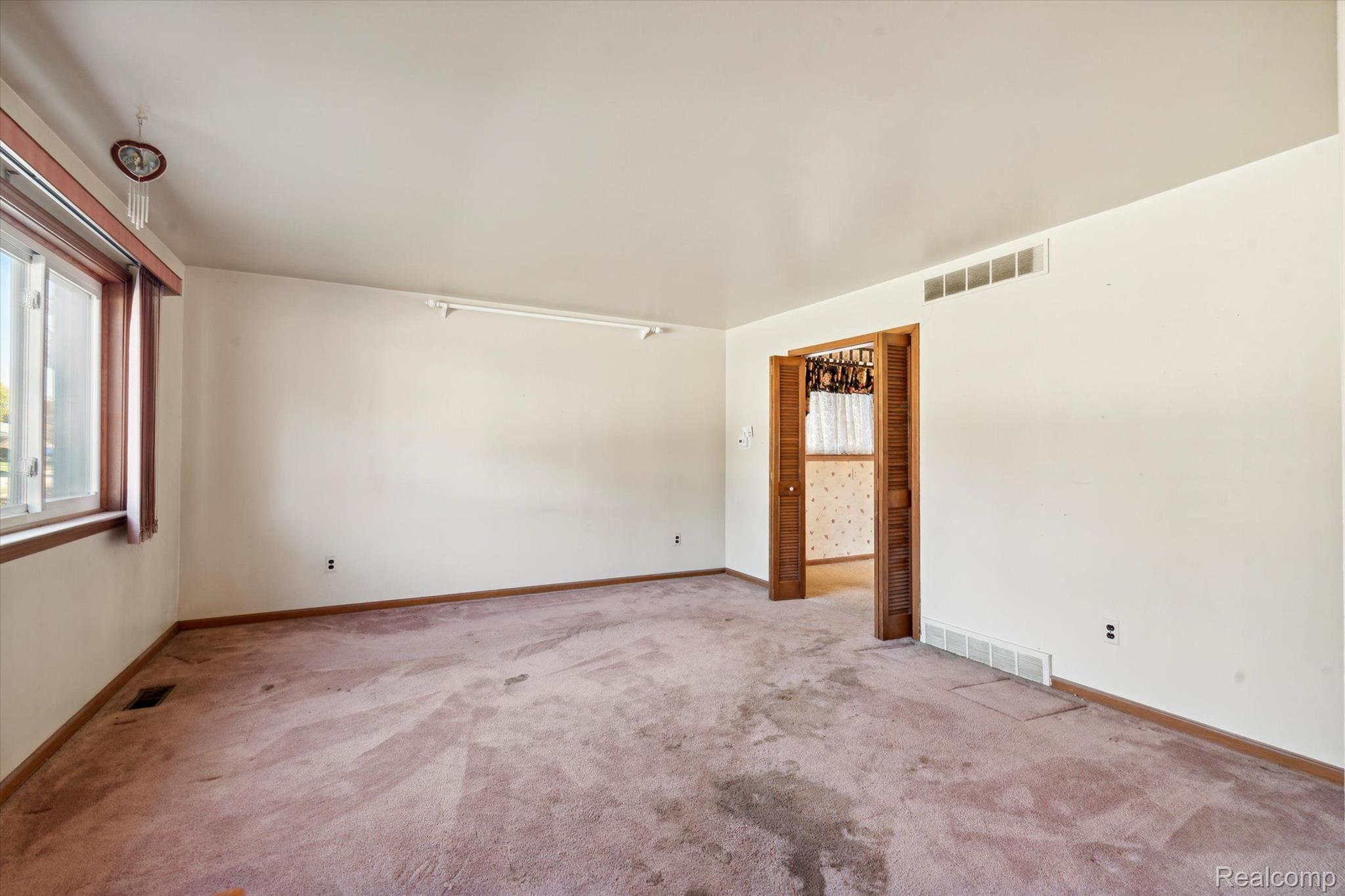 40585 PINETREE Drive