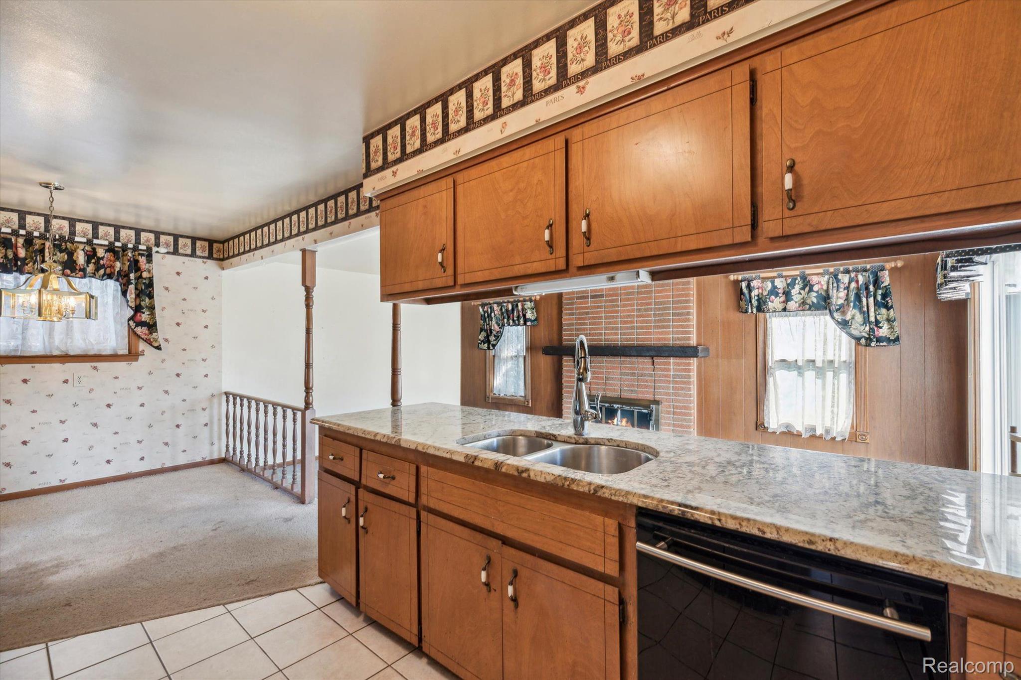 40585 PINETREE Drive