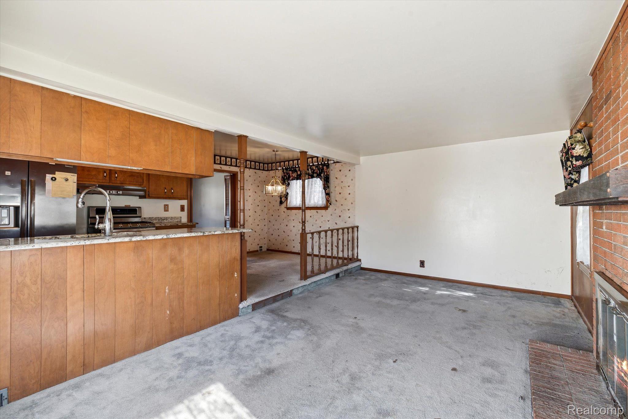 40585 PINETREE Drive