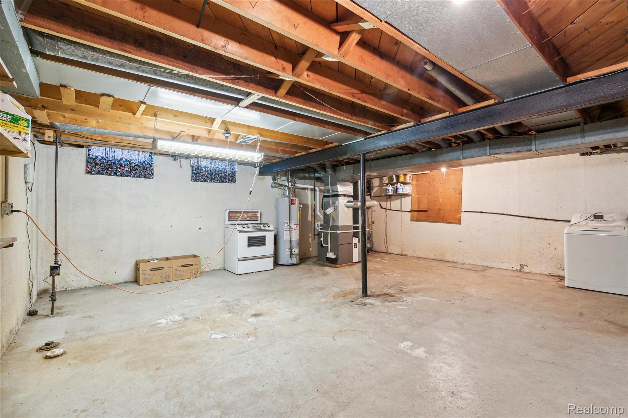 40585 PINETREE Drive