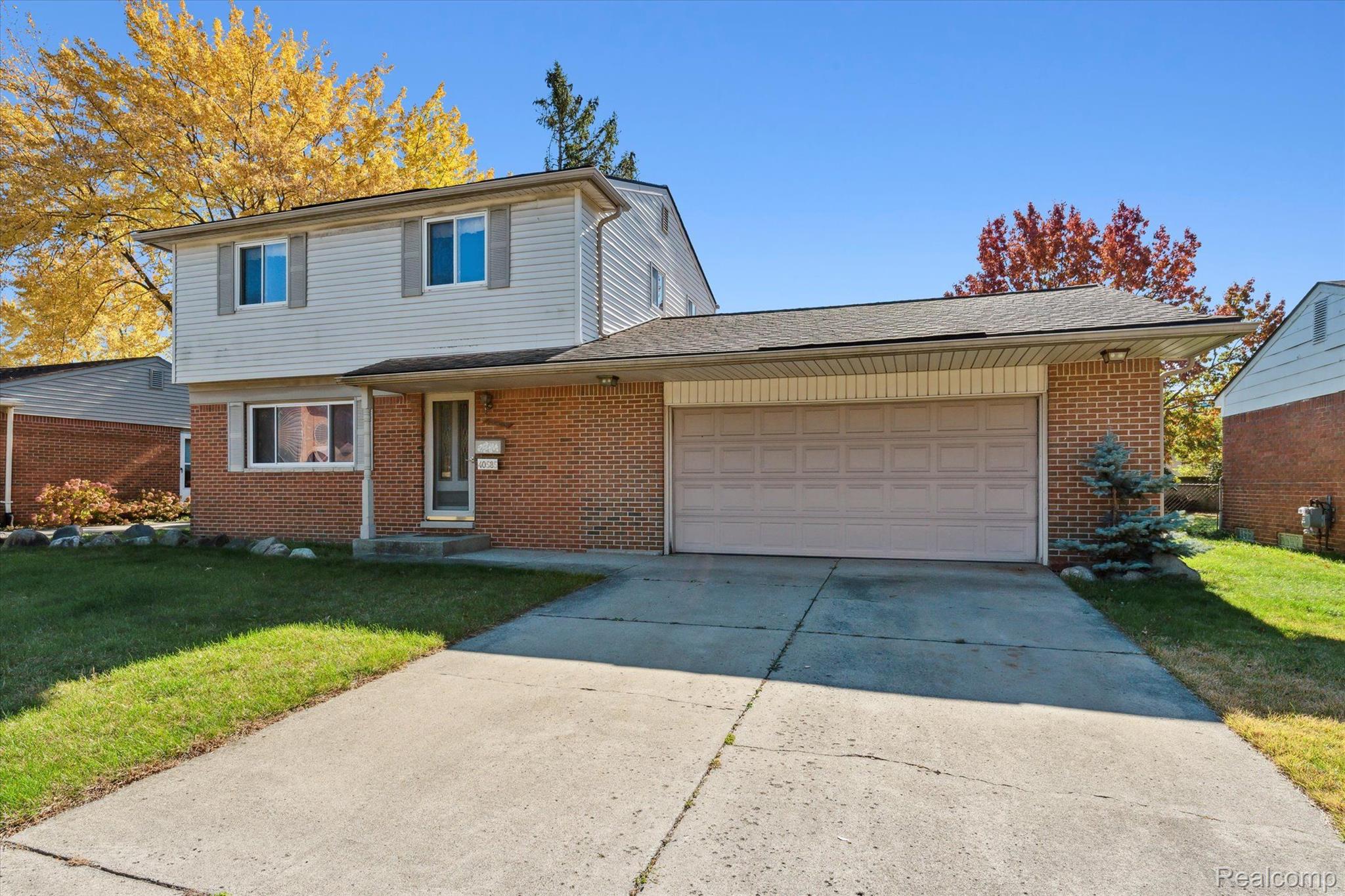 40585 PINETREE Drive
