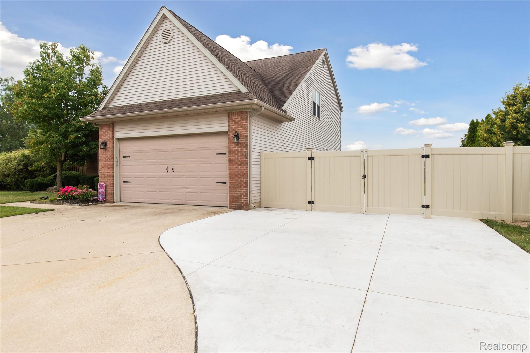 5405 Spitfire Drive Spitfire Drive