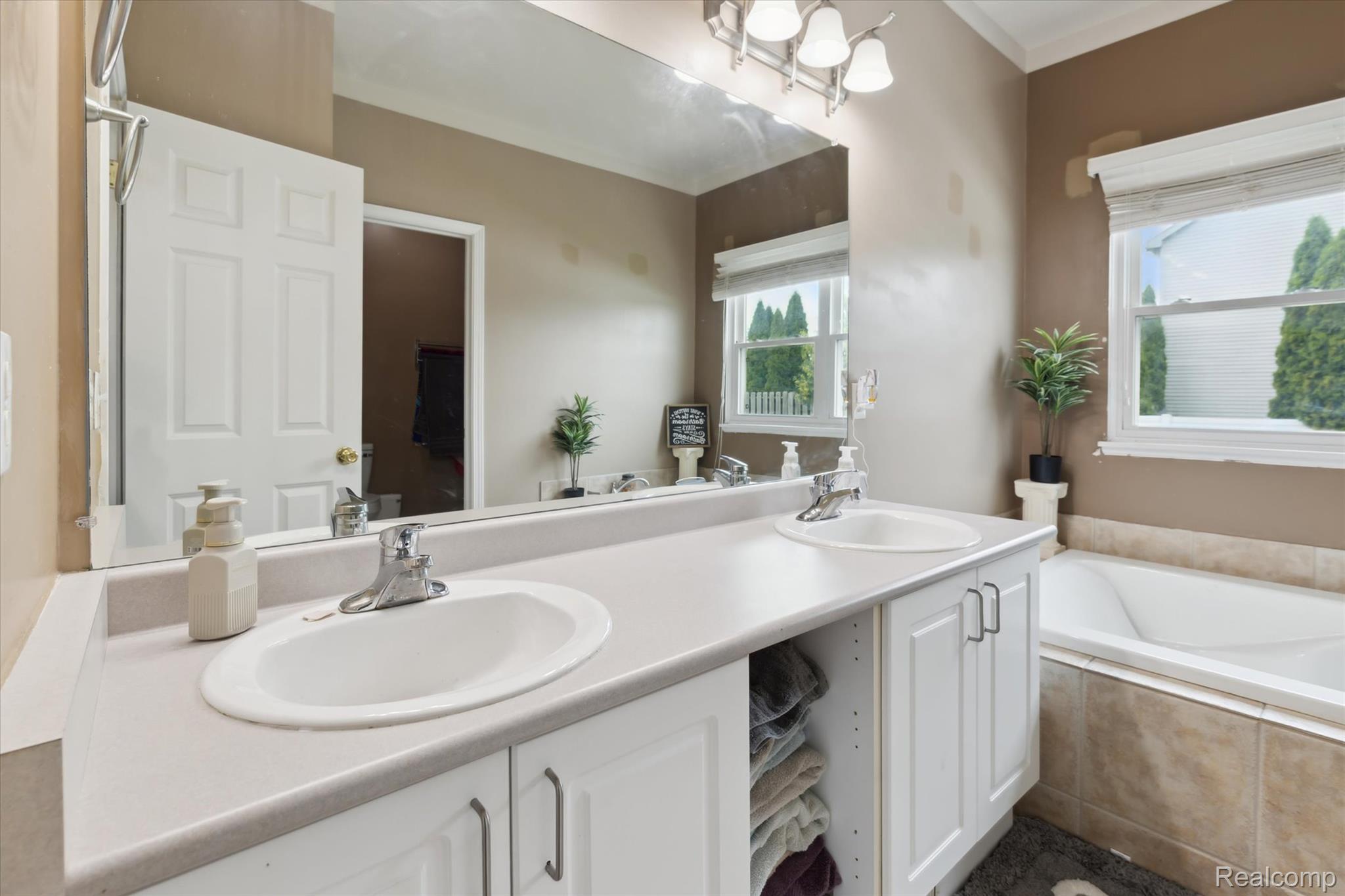 5405 Spitfire Drive Spitfire Drive