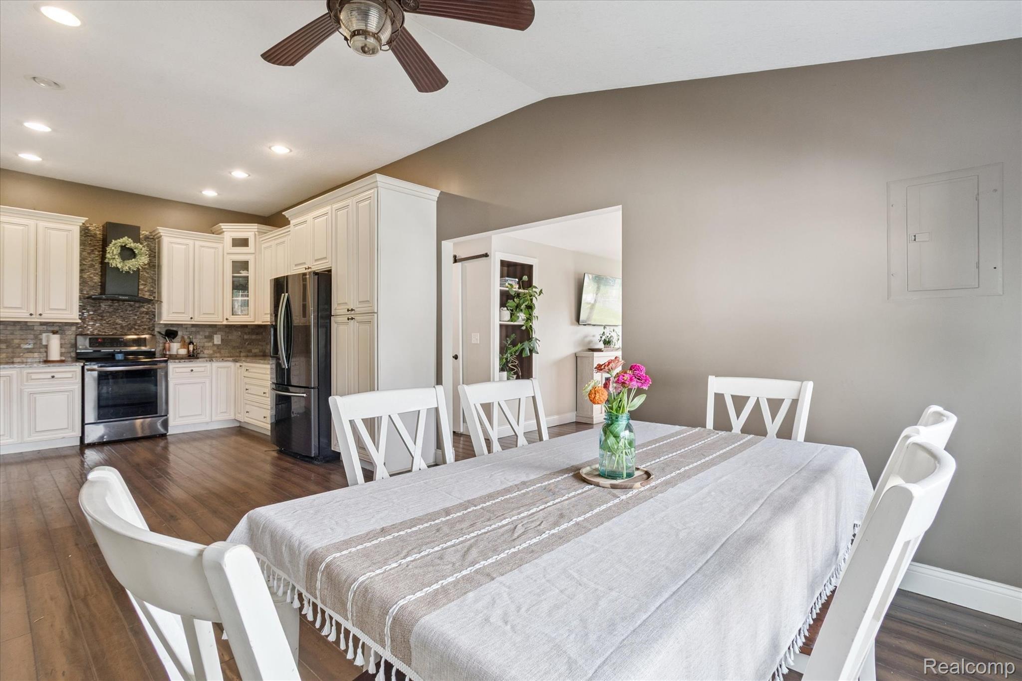 3945 Mentel Road
