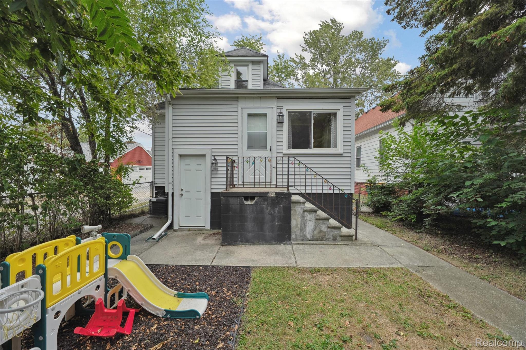 2032 3rd Street