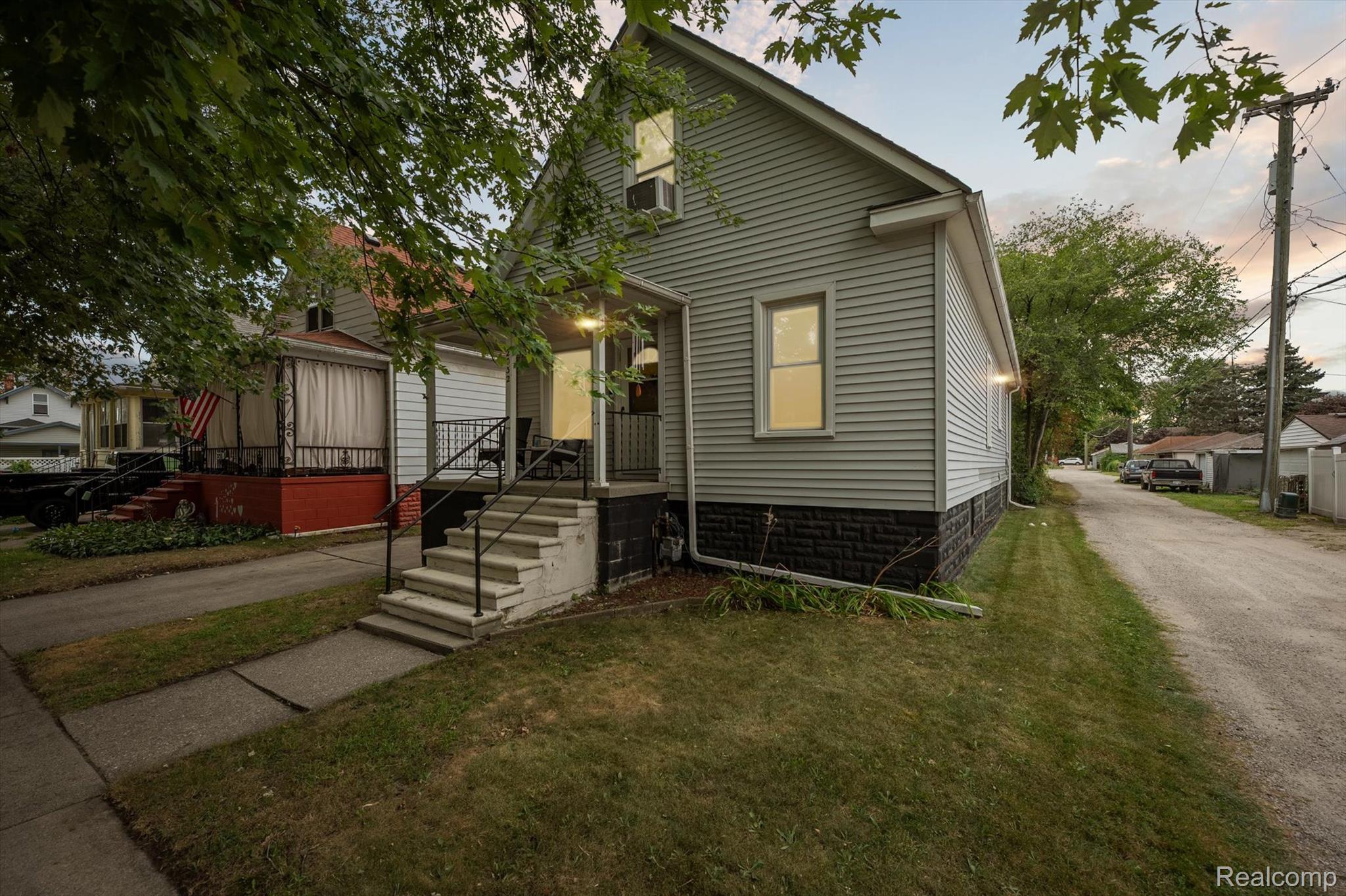 2032 3rd Street
