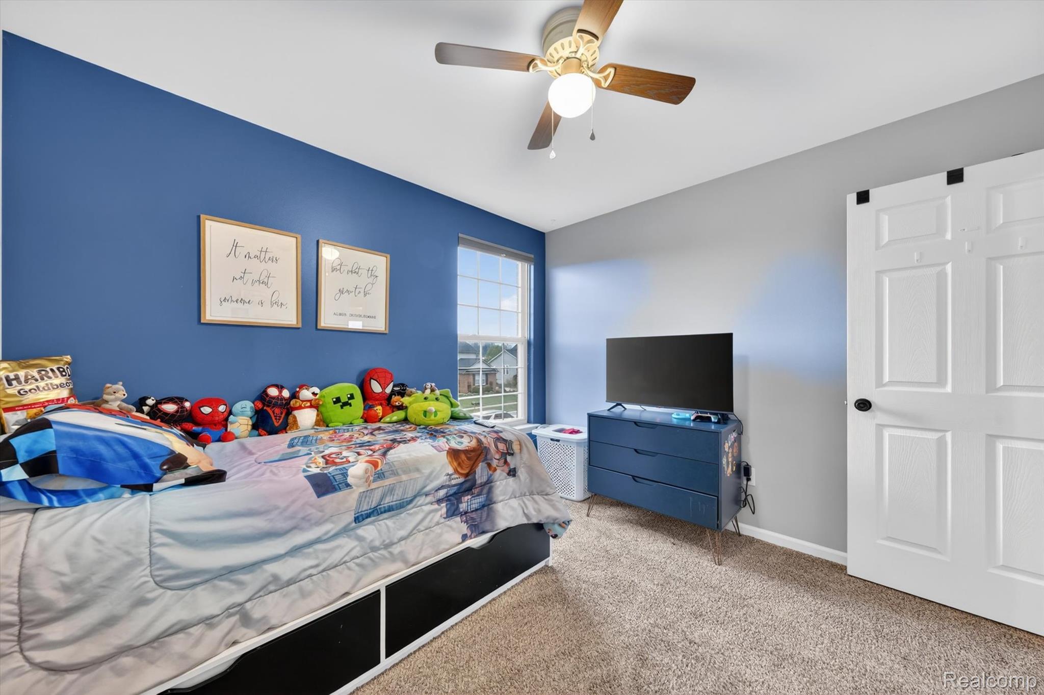27735 E Mockingbird Drive
